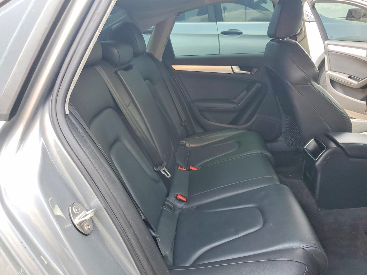 2011 Audi A4 Premium Серебряный vin: WAUDFAFL0BN015141