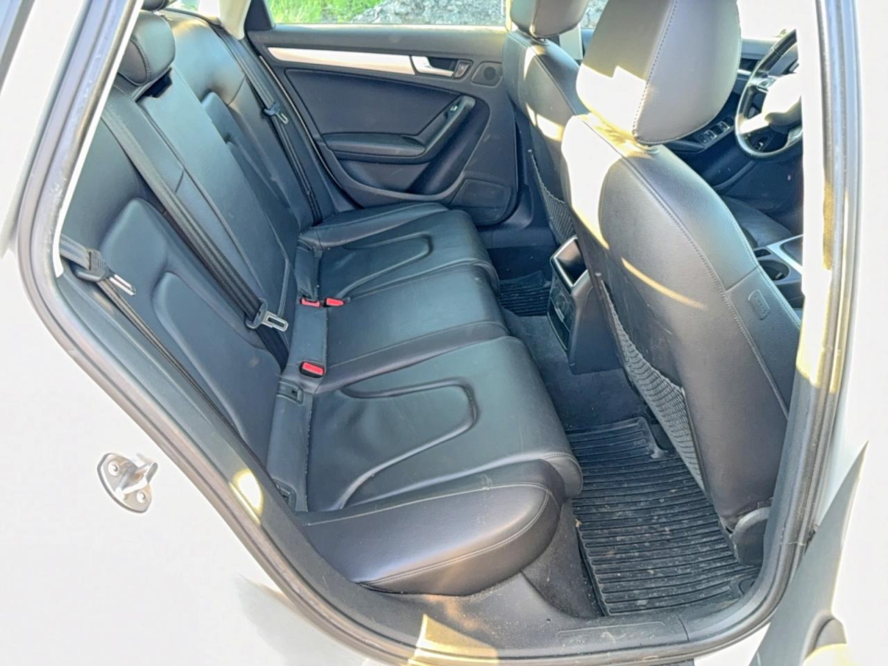 2013 Audi A4 Premium Серебряный vin: WAUDFAFL6DN039835