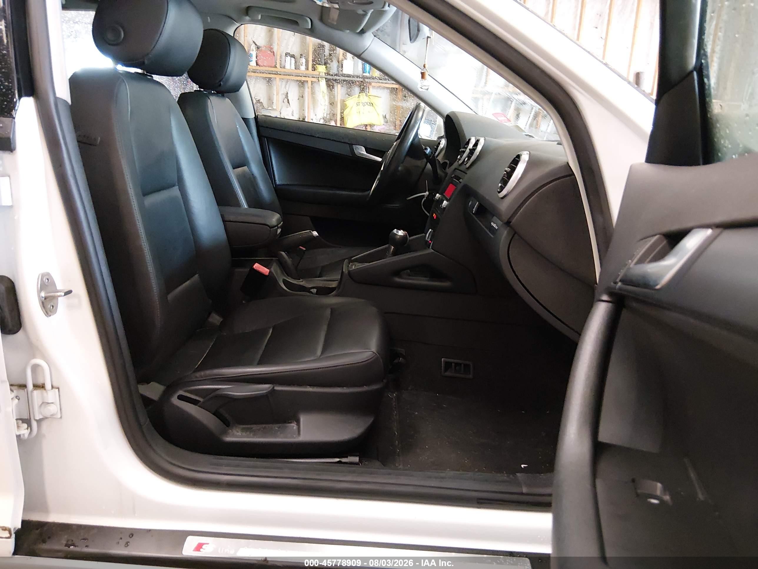 2012 Audi A3 2.0t Premium Белый vin: WAUDFAFM4CA096047