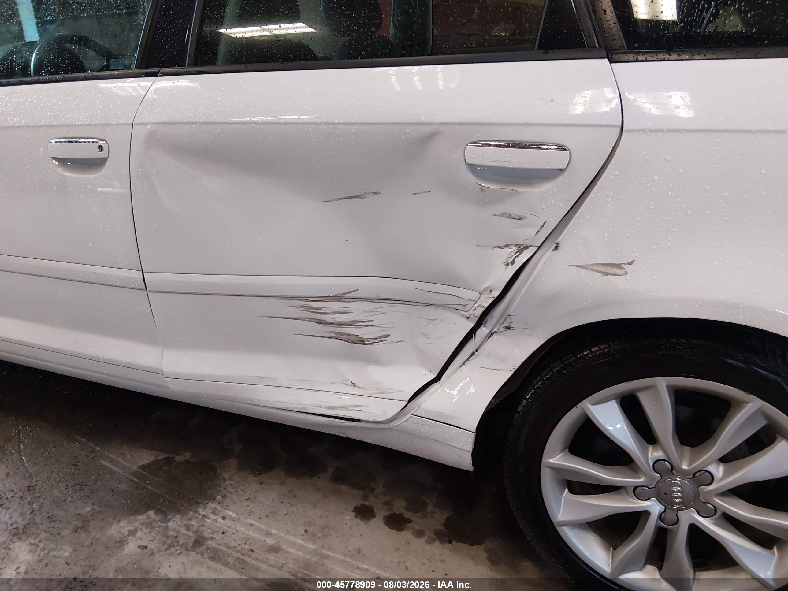 2012 Audi A3 2.0t Premium Белый vin: WAUDFAFM4CA096047