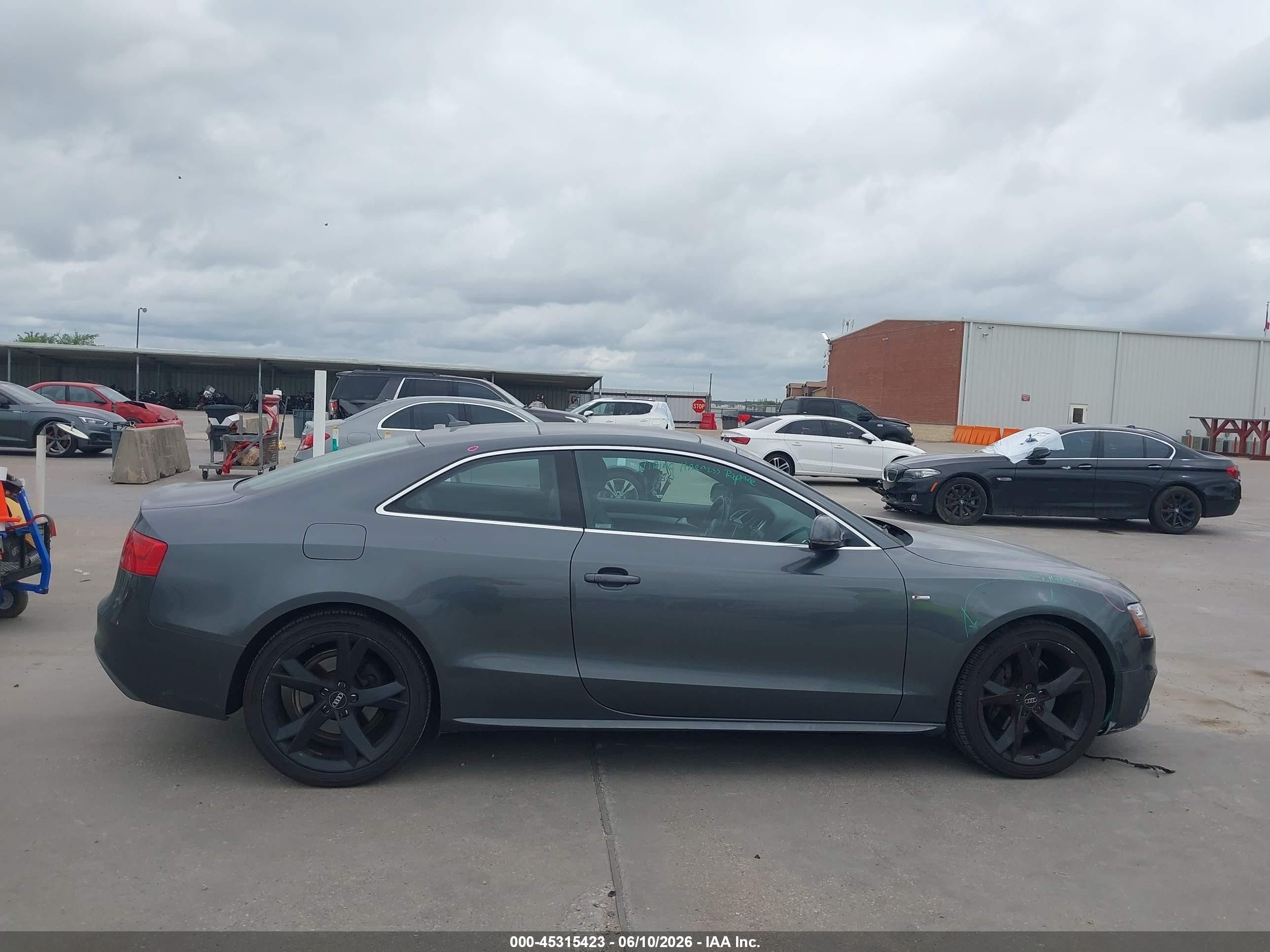 2013 Audi A5 2.0t Gray vin: WAUDFBFR6DA053610
