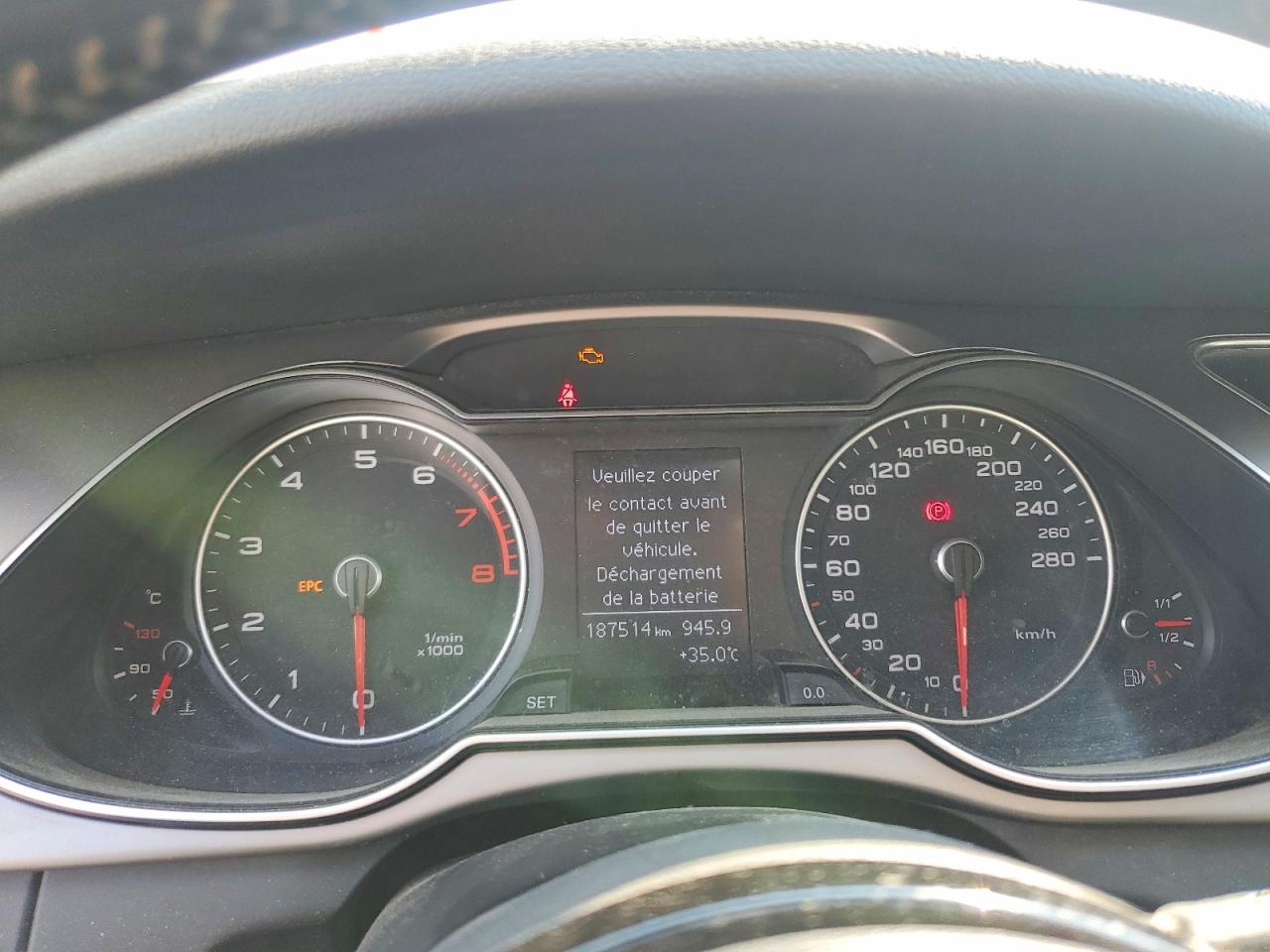 2014 Audi A4 Premium Серебряный vin: WAUDFCFL1EN002284
