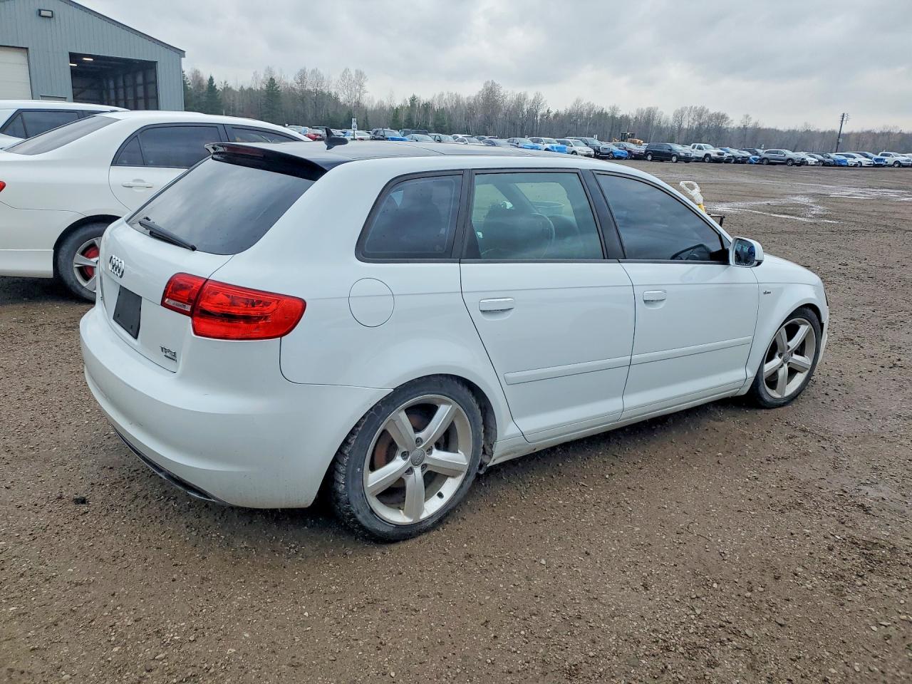 2013 Audi A3 Premium White vin: WAUDFCFM1DA007595