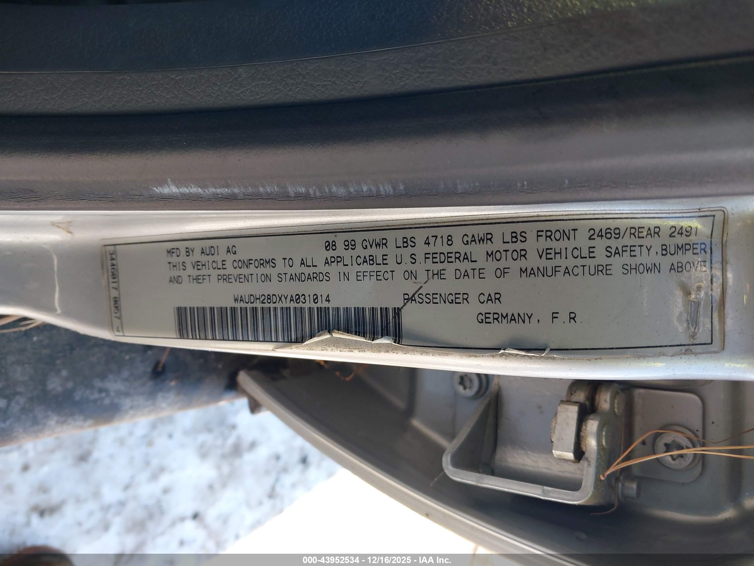 2000 Audi A4 2.8 Silver vin: WAUDH28DXYA031014