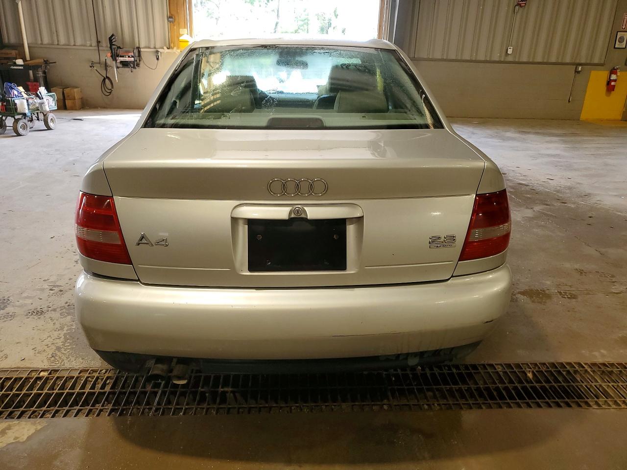 2001 Audi A4 2.8 Quattro Серебряный vin: WAUDH68D61A001957
