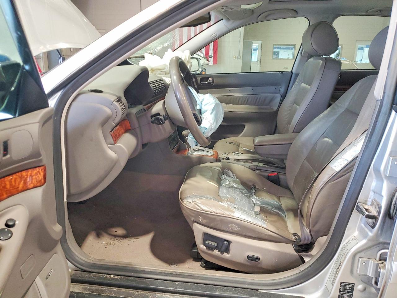 2001 Audi A4 2.8 Quattro Серебряный vin: WAUDH68D61A001957