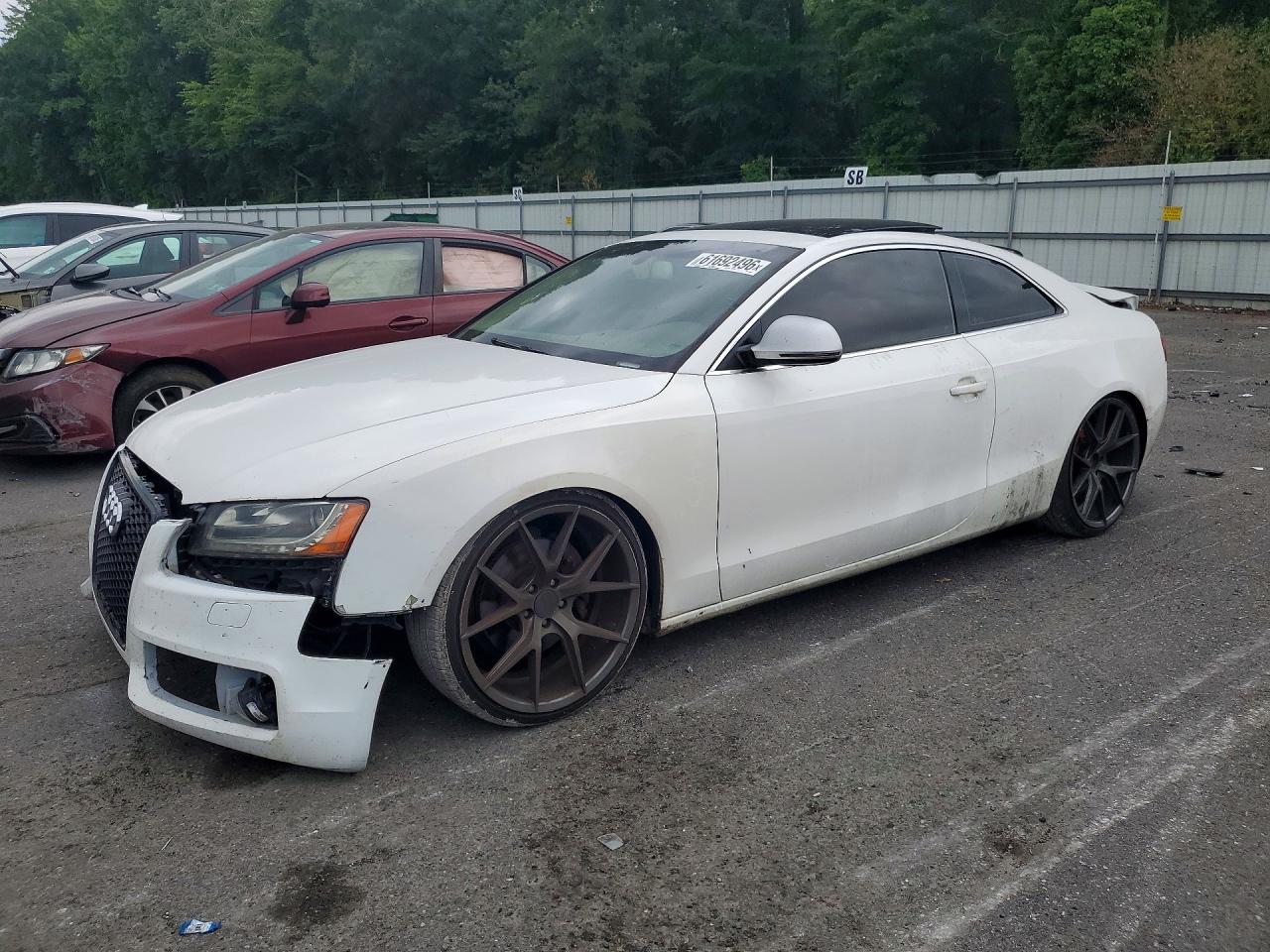2009 Audi A5 Quattro White vin: WAUDK78T29A008608