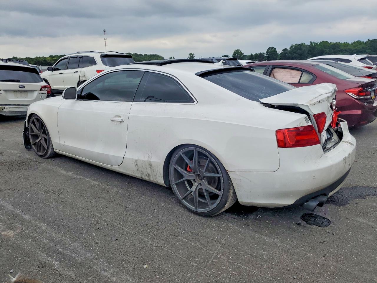 2009 Audi A5 Quattro White vin: WAUDK78T29A008608