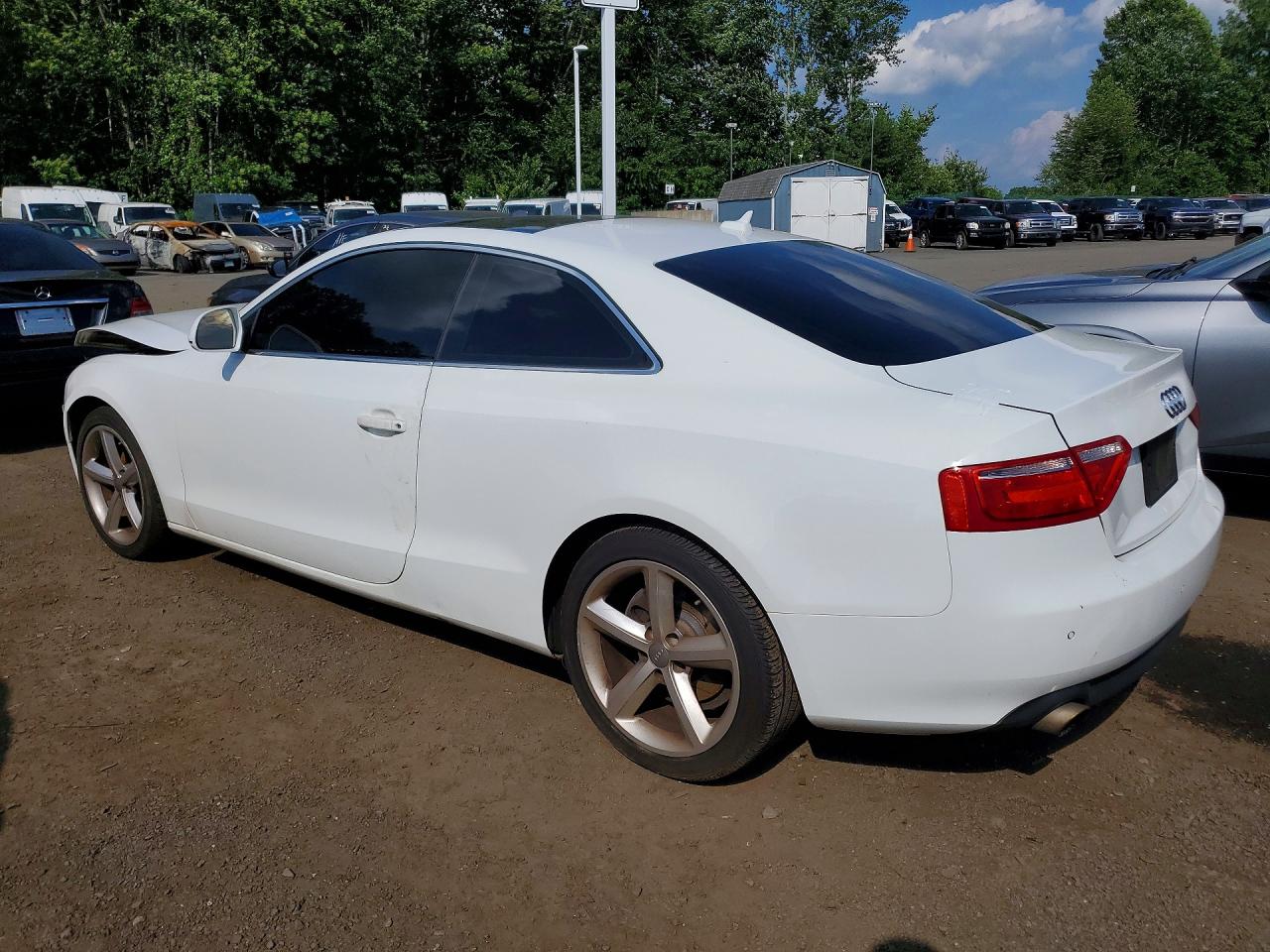 2009 Audi A5 Quattro White vin: WAUDK78T89A022402