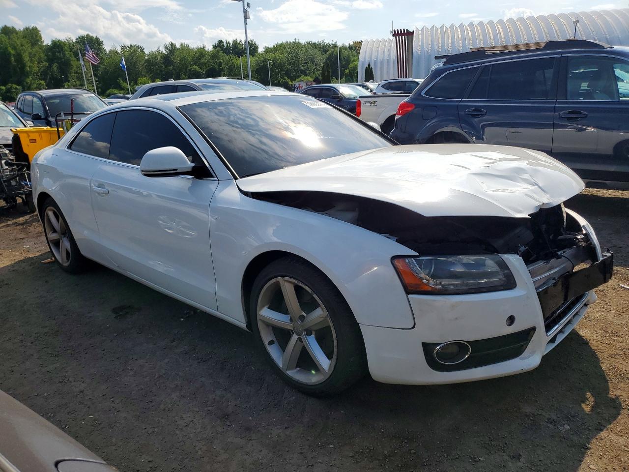 2009 Audi A5 Quattro White vin: WAUDK78T89A022402