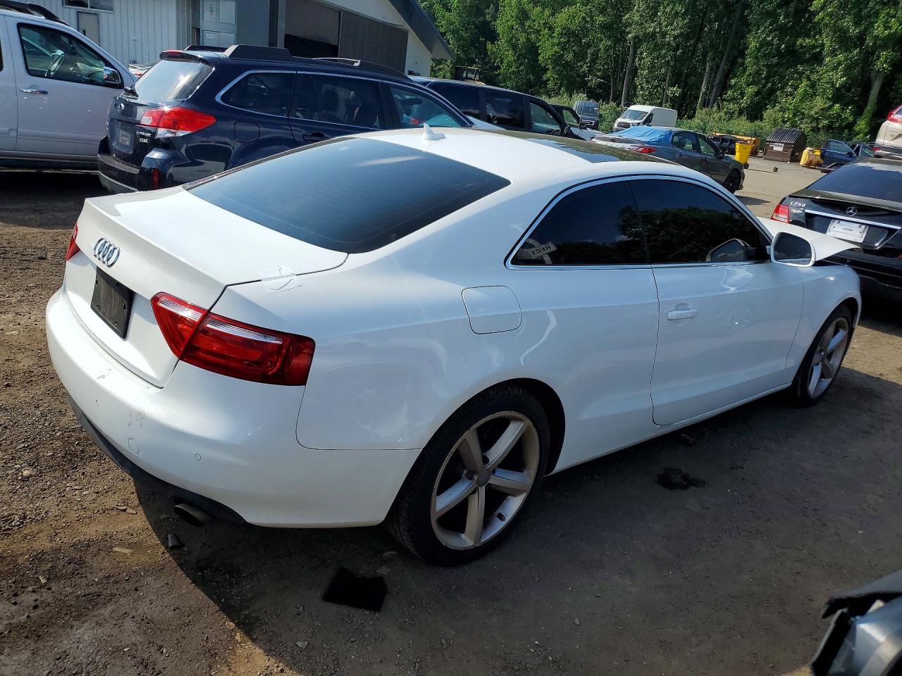 2009 Audi A5 Quattro White vin: WAUDK78T89A022402
