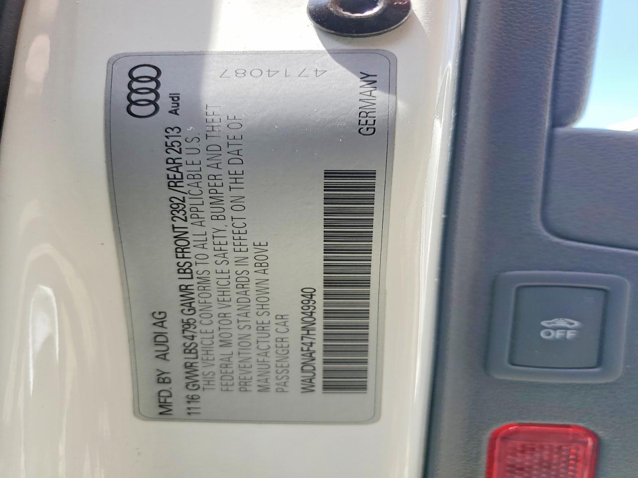 2017 Audi A4 Premium White vin: WAUDNAF47HN049940