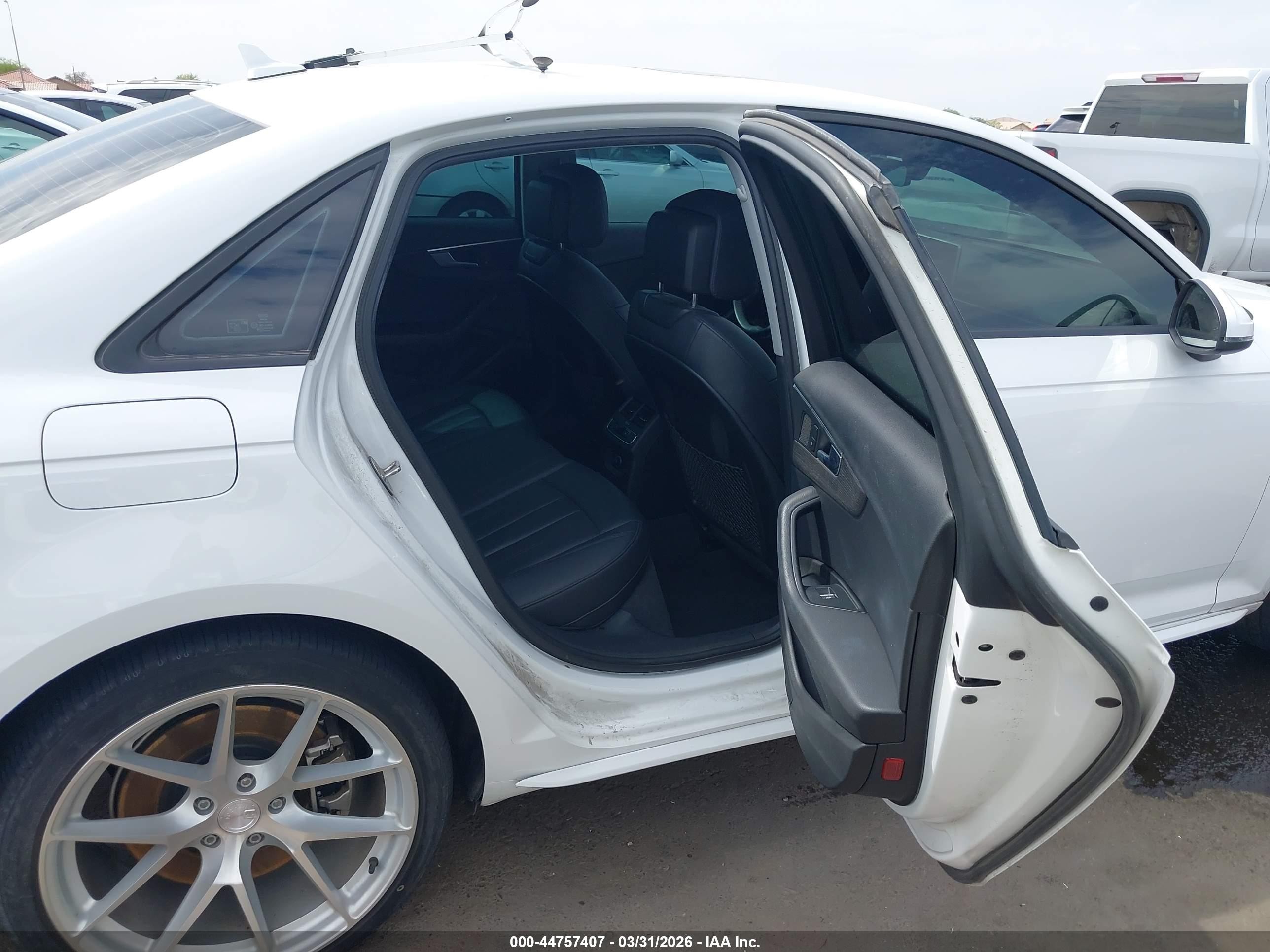 2017 Audi A4 2.0t Season Of Audi Premium White vin: WAUDNAF49HN054718