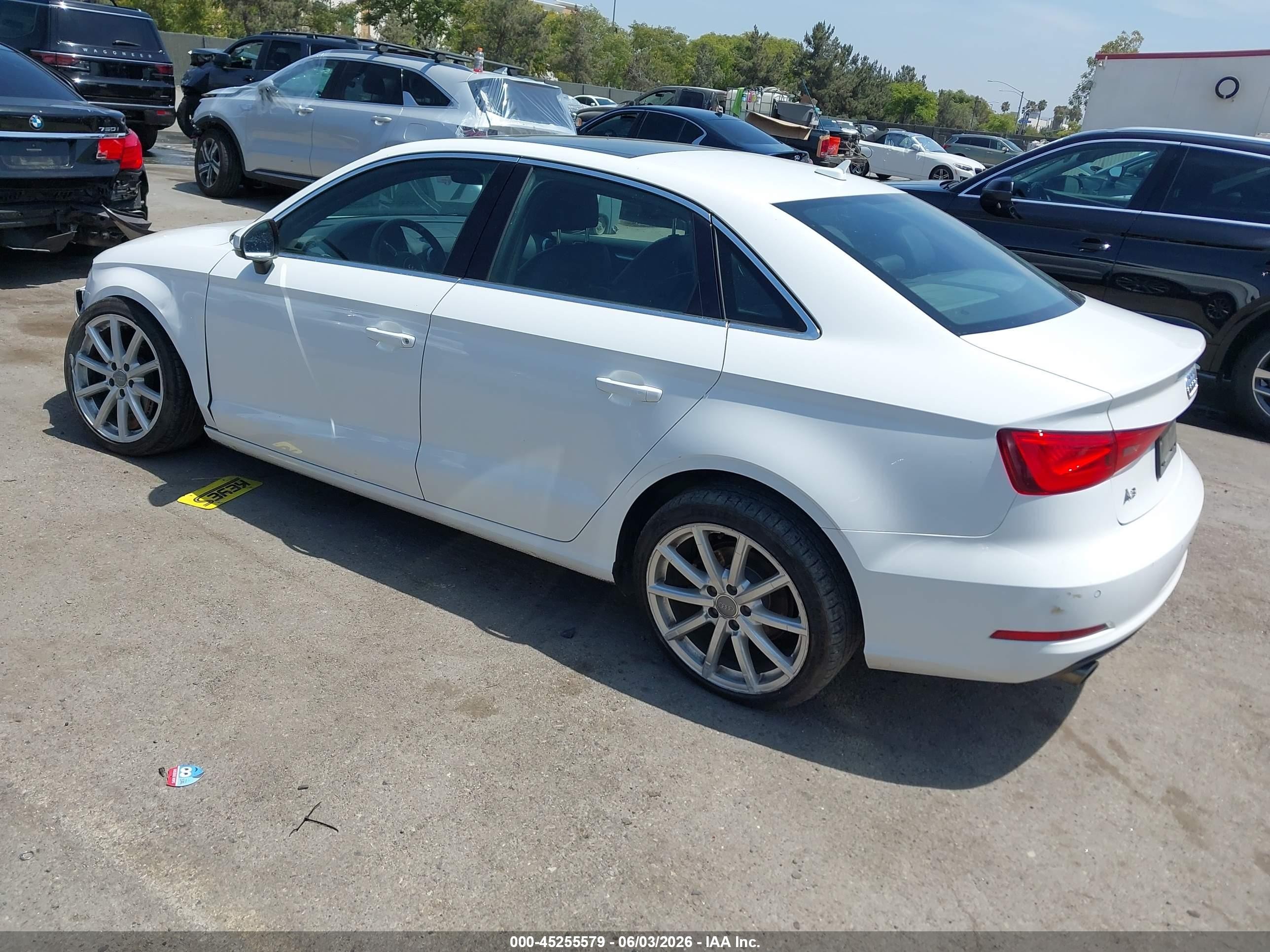 2016 Audi A3 2.0t Premium Белый vin: WAUE8GFFXG1046746