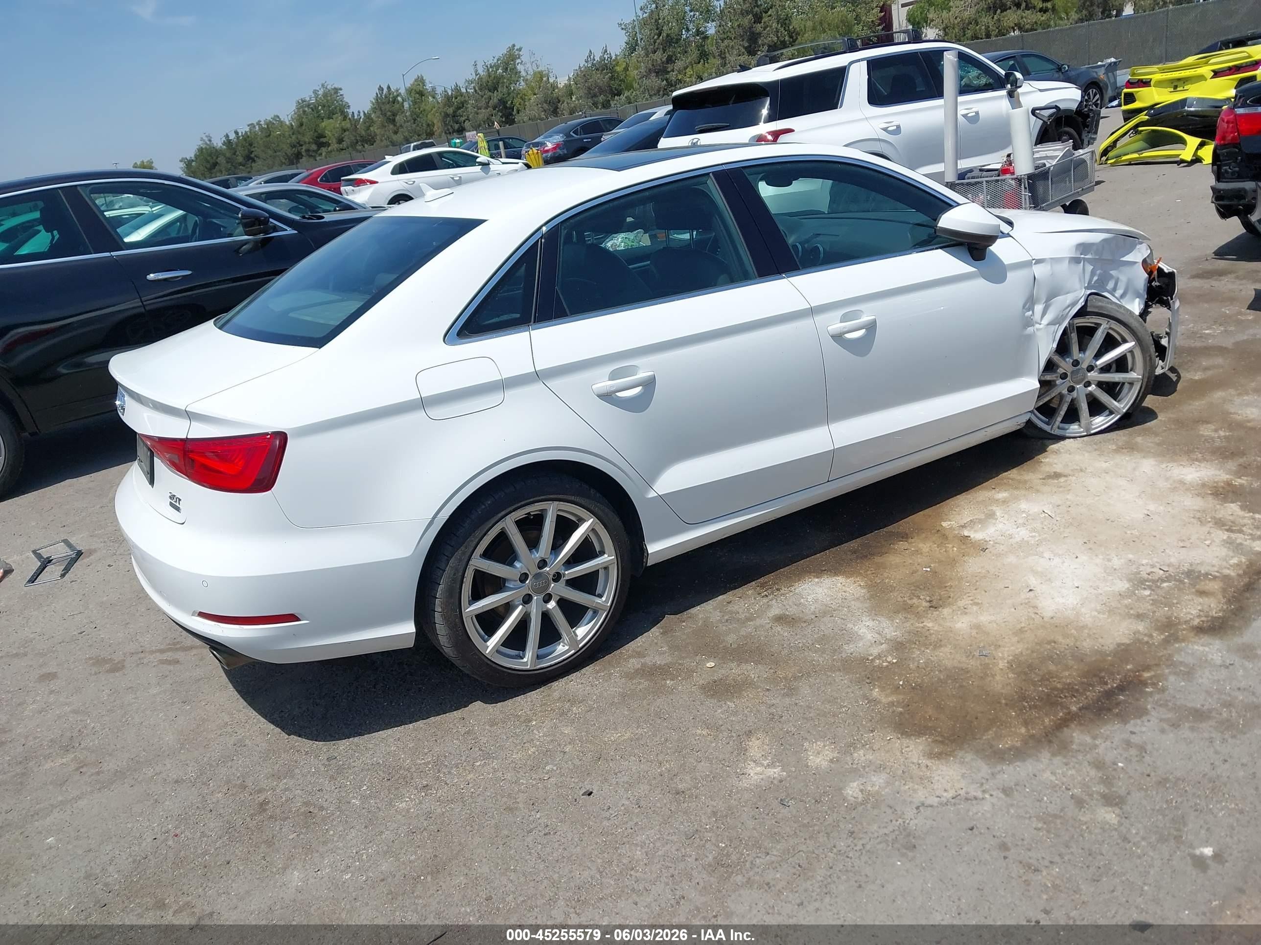 2016 Audi A3 2.0t Premium Белый vin: WAUE8GFFXG1046746