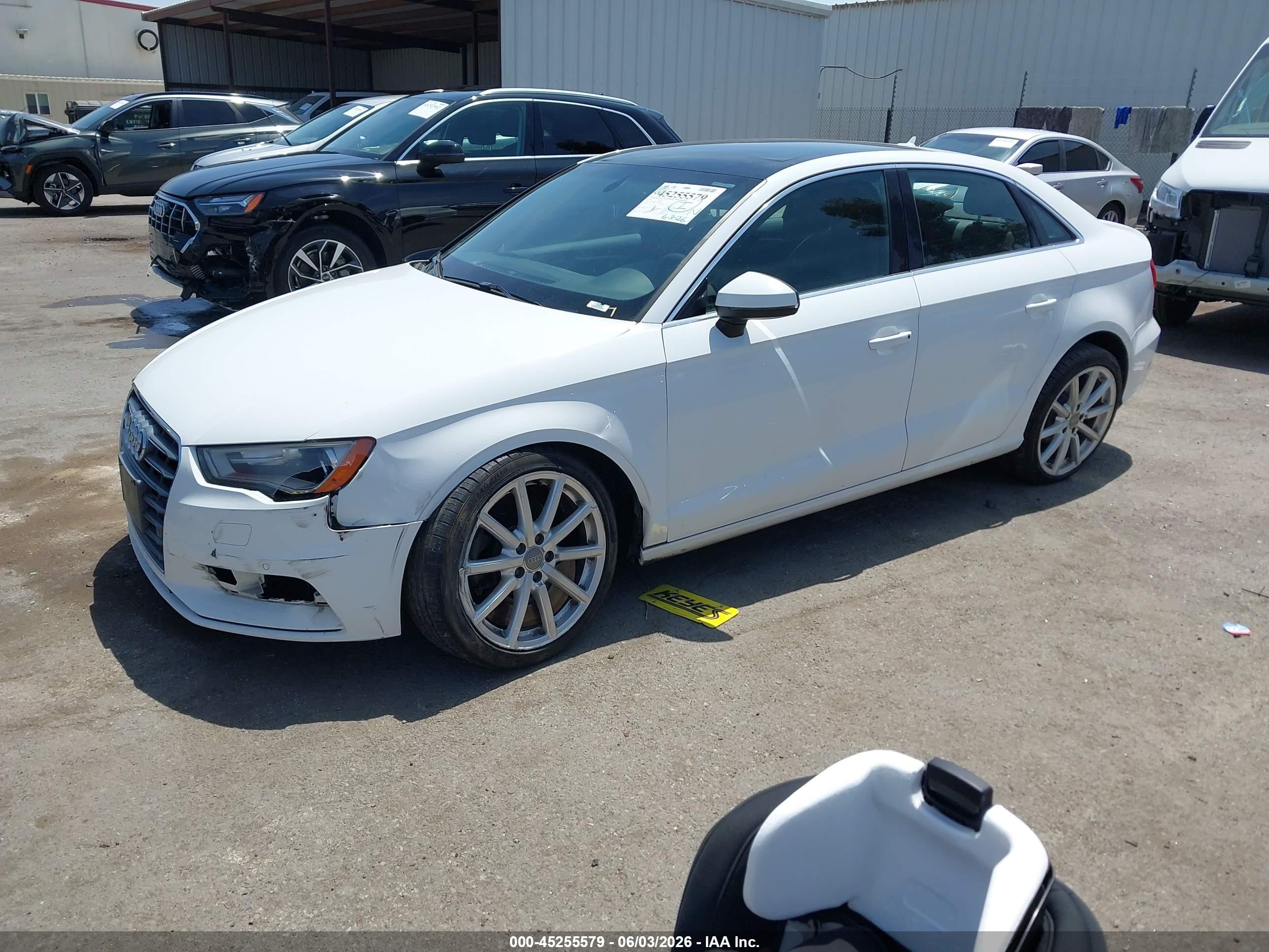 2016 Audi A3 2.0t Premium Белый vin: WAUE8GFFXG1046746