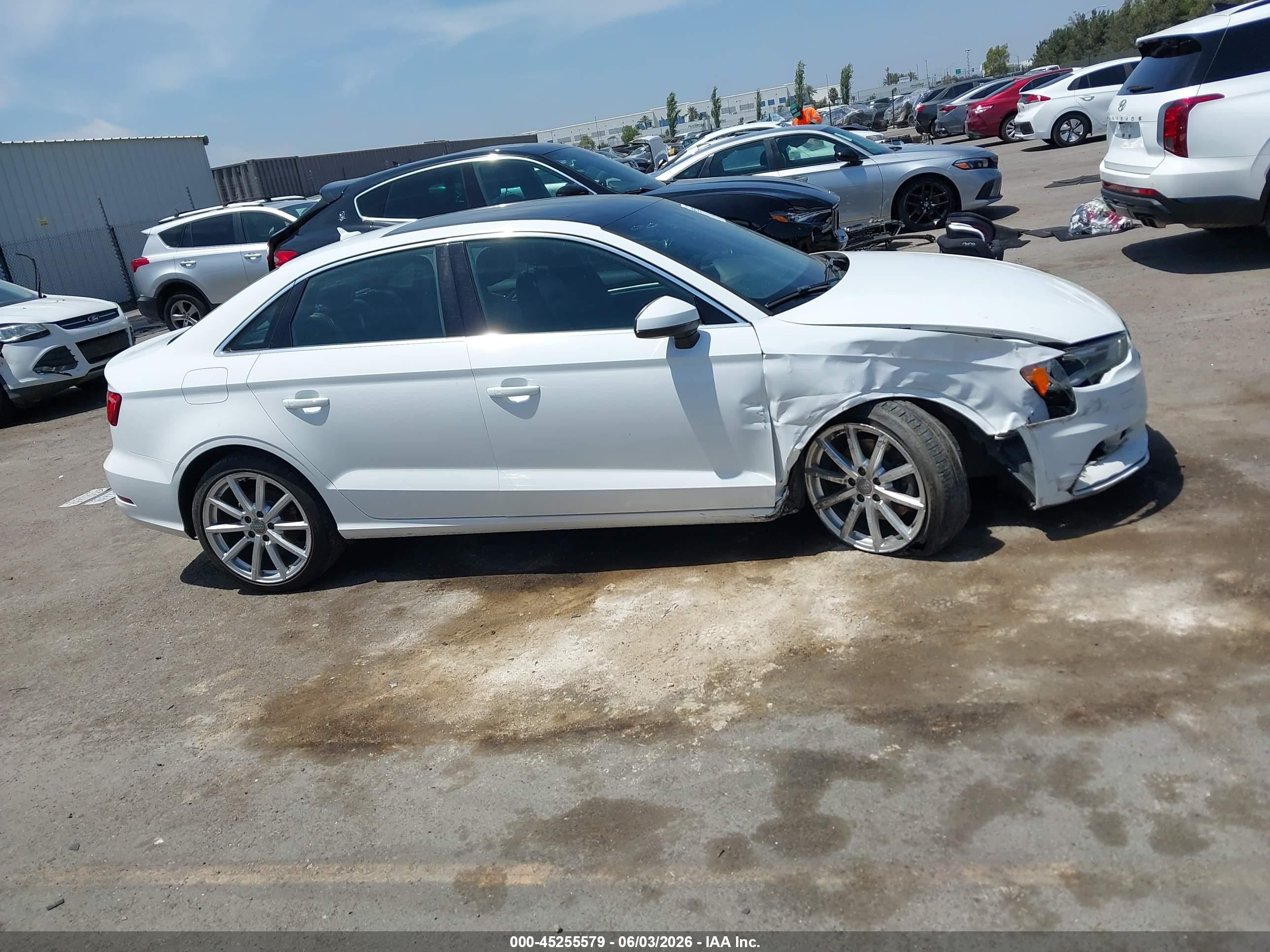 2016 Audi A3 2.0t Premium Белый vin: WAUE8GFFXG1046746