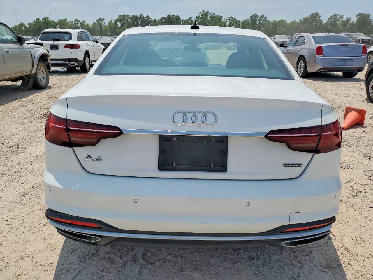 2024 Audi A4 Premium Plus 45 White vin: WAUEAAF43RN014071