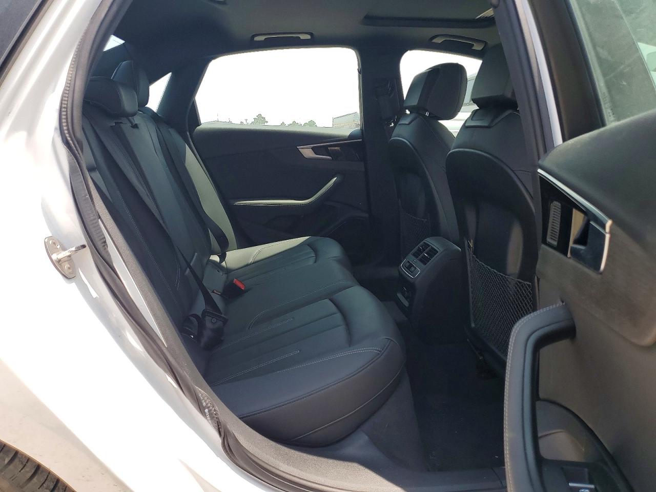 2024 Audi A4 Premium Plus 45 White vin: WAUEAAF43RN014071