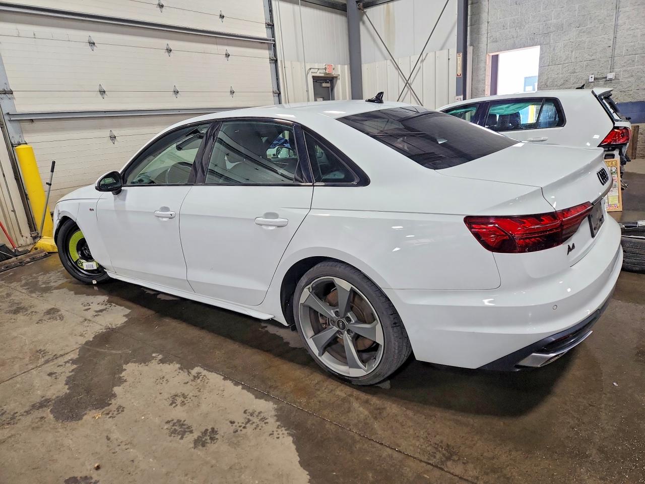 2021 Audi A4 Premium Plus 45 White vin: WAUEAAF44MN007025