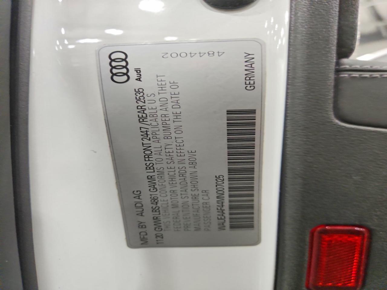 2021 Audi A4 Premium Plus 45 White vin: WAUEAAF44MN007025