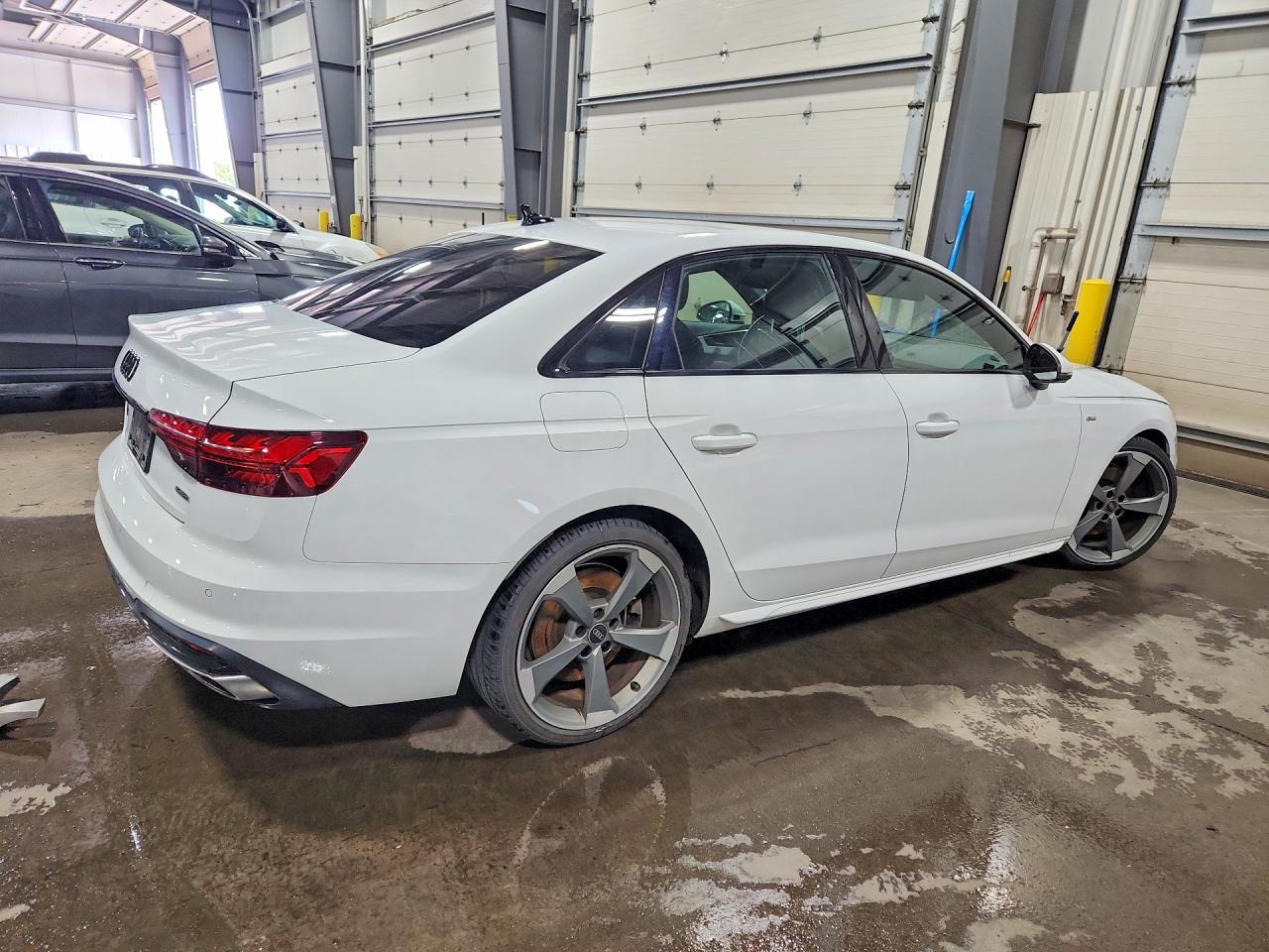 2021 Audi A4 Premium Plus 45 White vin: WAUEAAF44MN007025