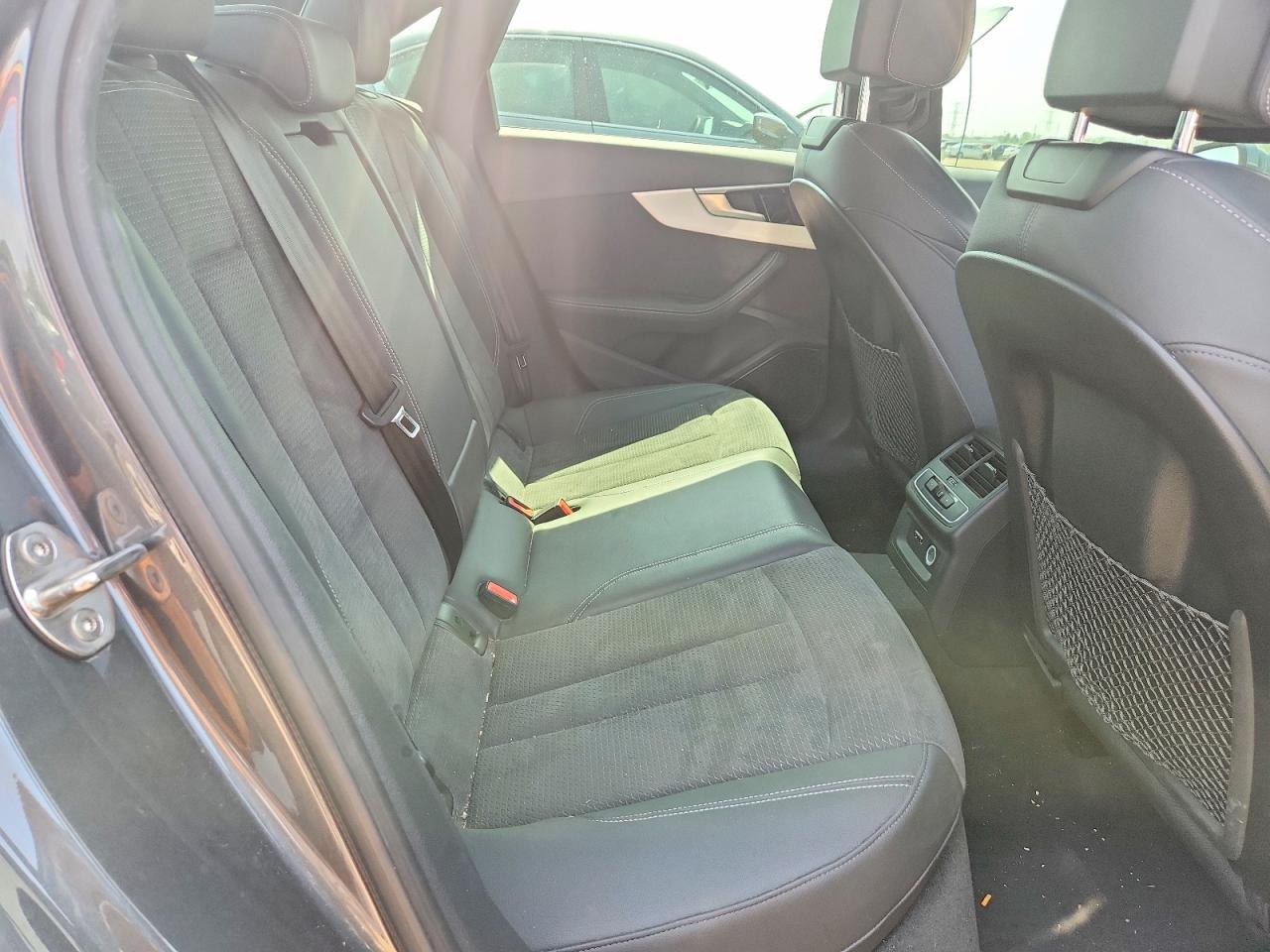 2022 Audi A4 Premium Plus 45 Gray vin: WAUEAAF44NN006538