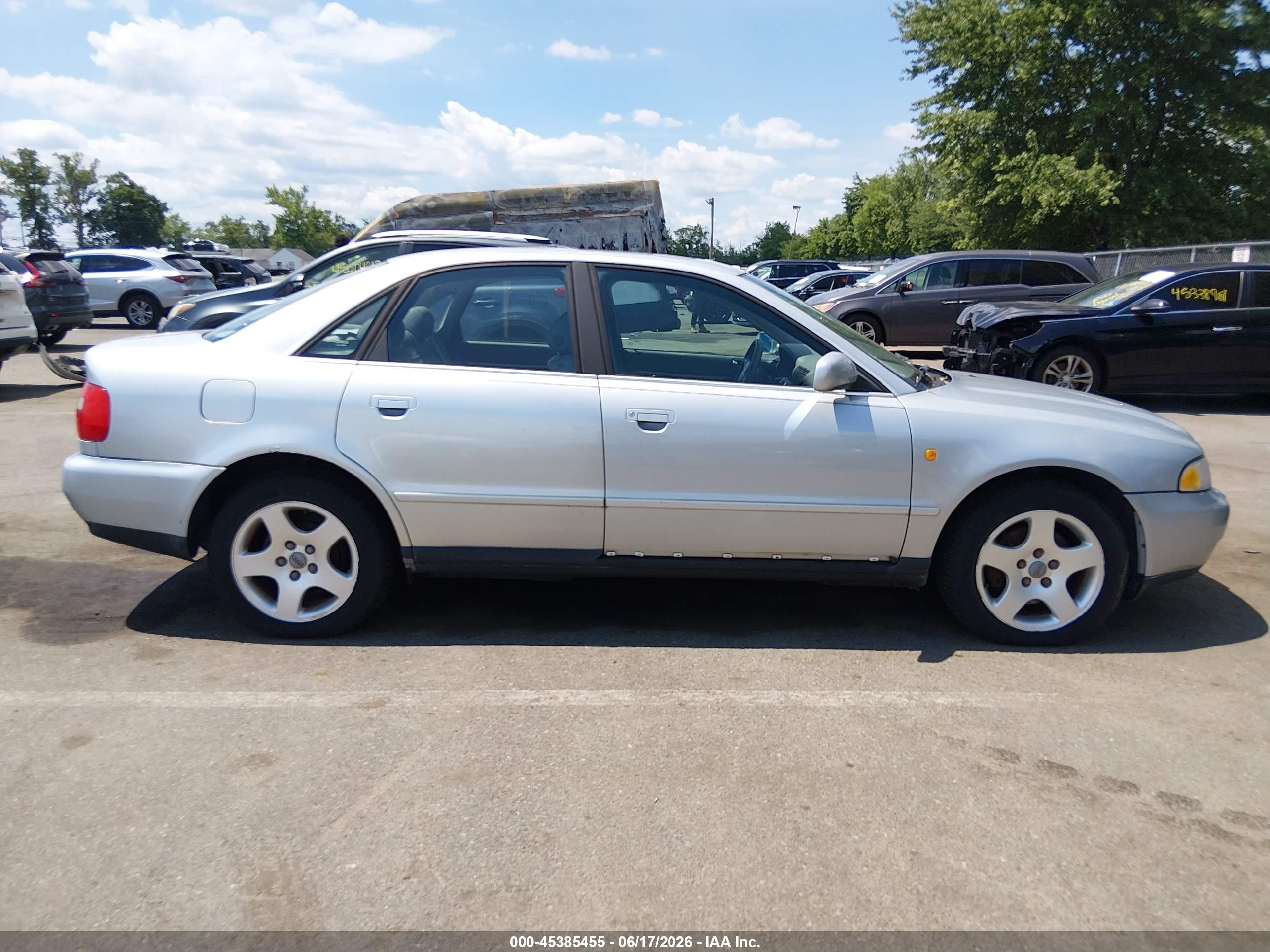 1999 Audi A4 2.8 Серебряный vin: WAUED28D6XA026424