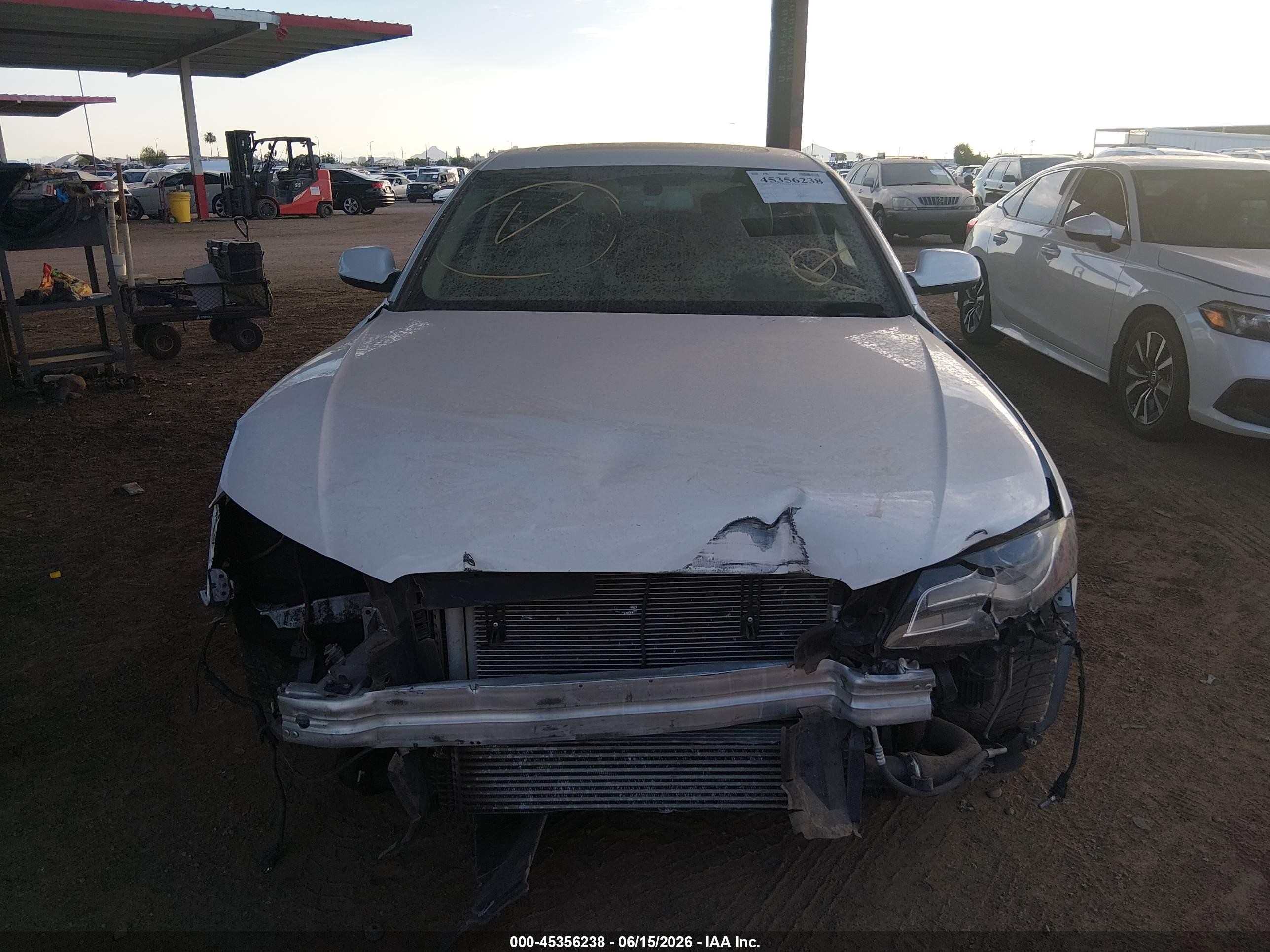 2010 Audi A4 2.0t Premium White vin: WAUEFAFL2AN057118