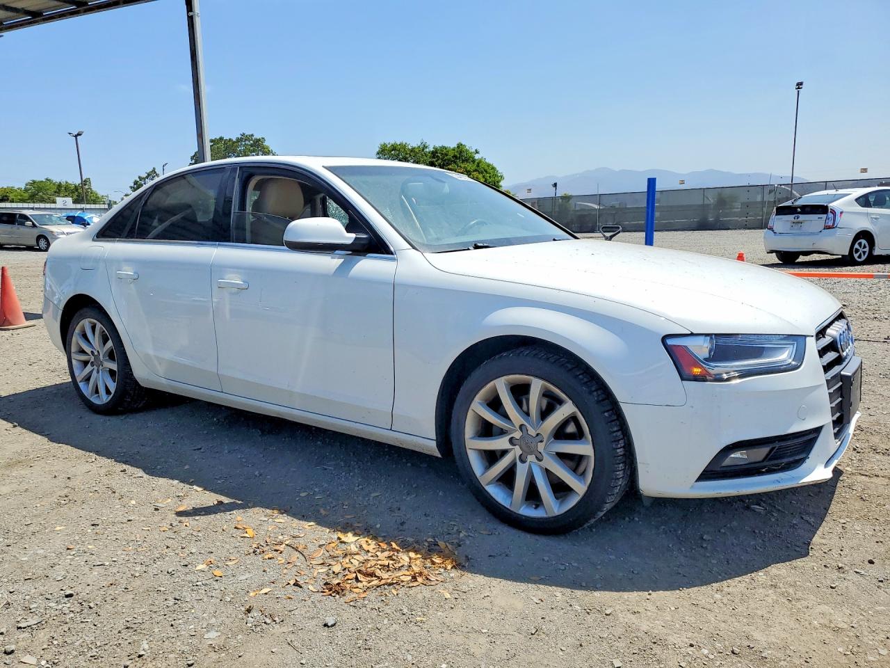 2013 Audi A4 Premium Plus White vin: WAUEFAFL2DN018940