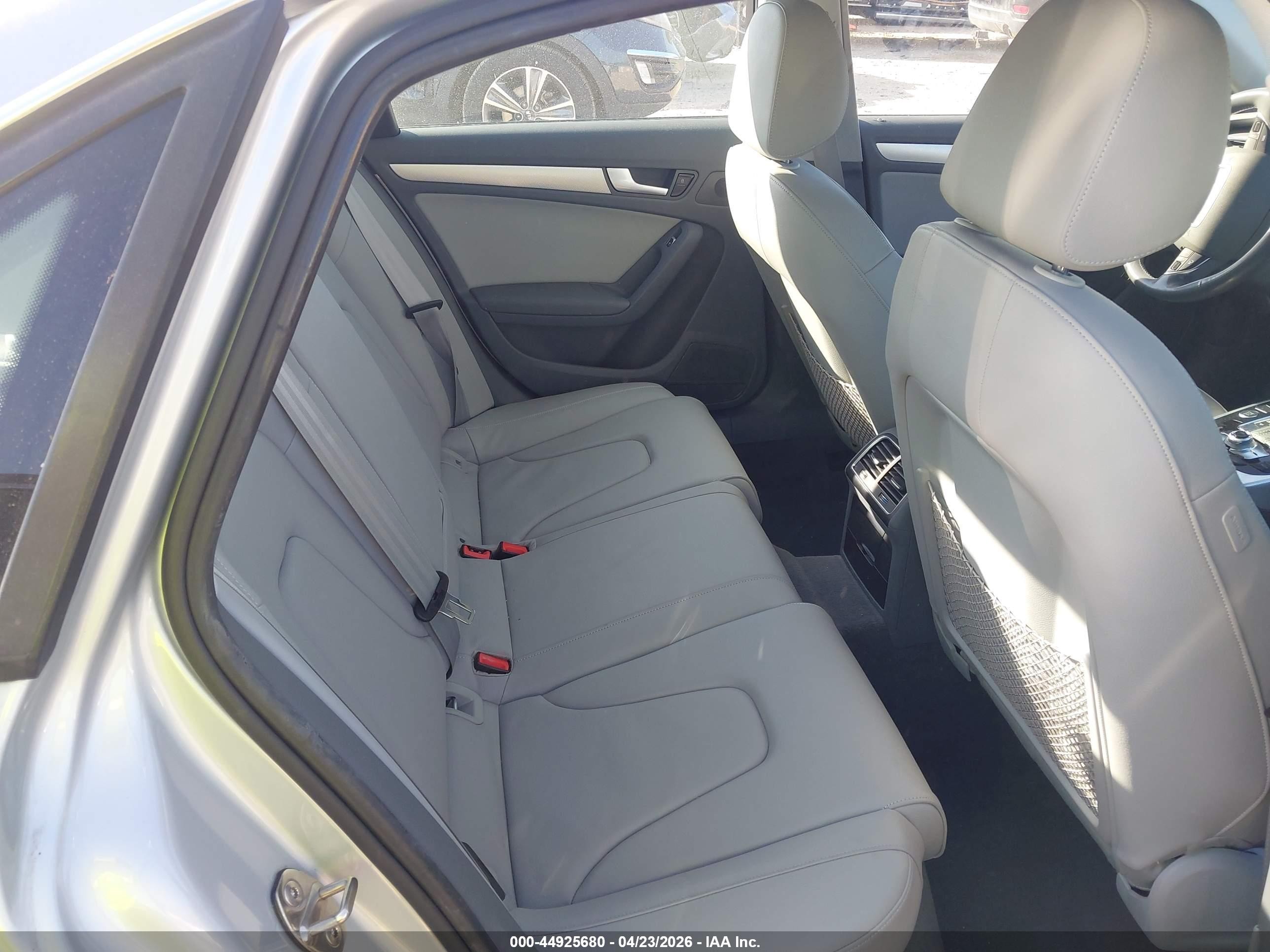 2014 Audi A4 2.0t Premium Silver vin: WAUEFAFL2EN035187