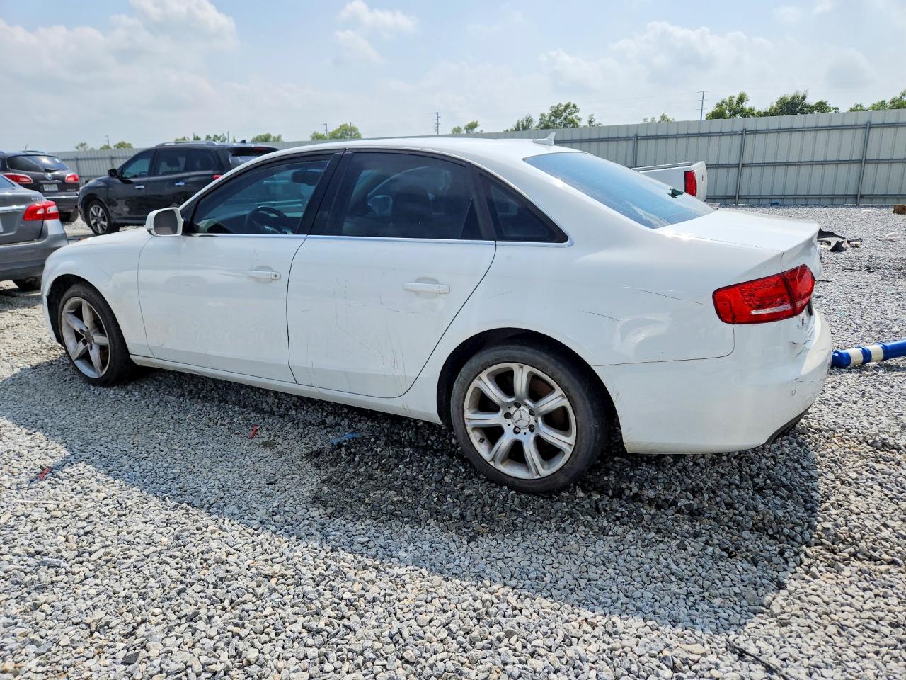 2011 Audi A4 Premium Plus Белый vin: WAUEFAFL4BN056795