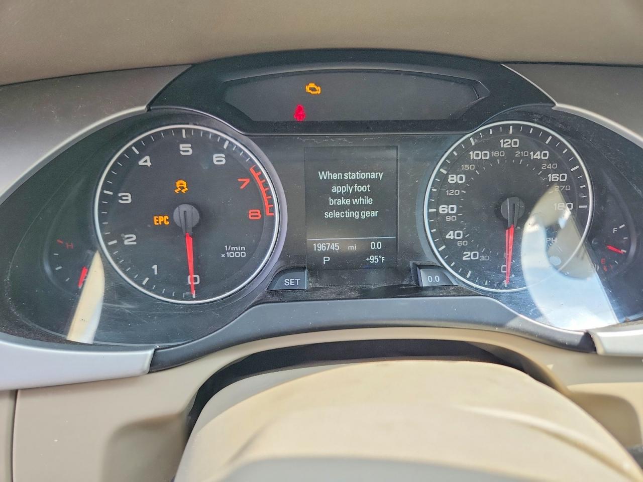 2011 Audi A4 Premium Plus Белый vin: WAUEFAFL4BN056795