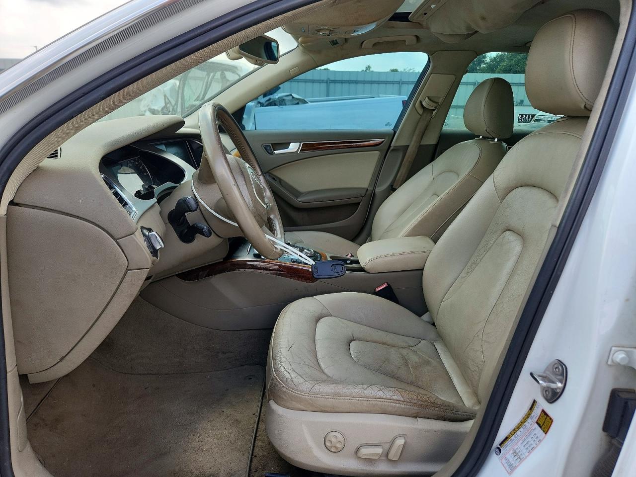 2011 Audi A4 Premium Plus Белый vin: WAUEFAFL4BN056795