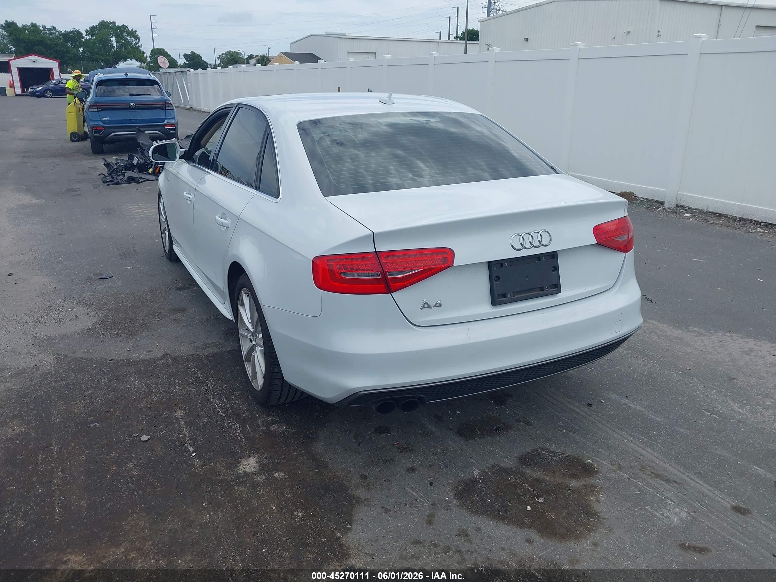 2015 Audi A4 2.0t Premium White vin: WAUEFAFL7FN016717