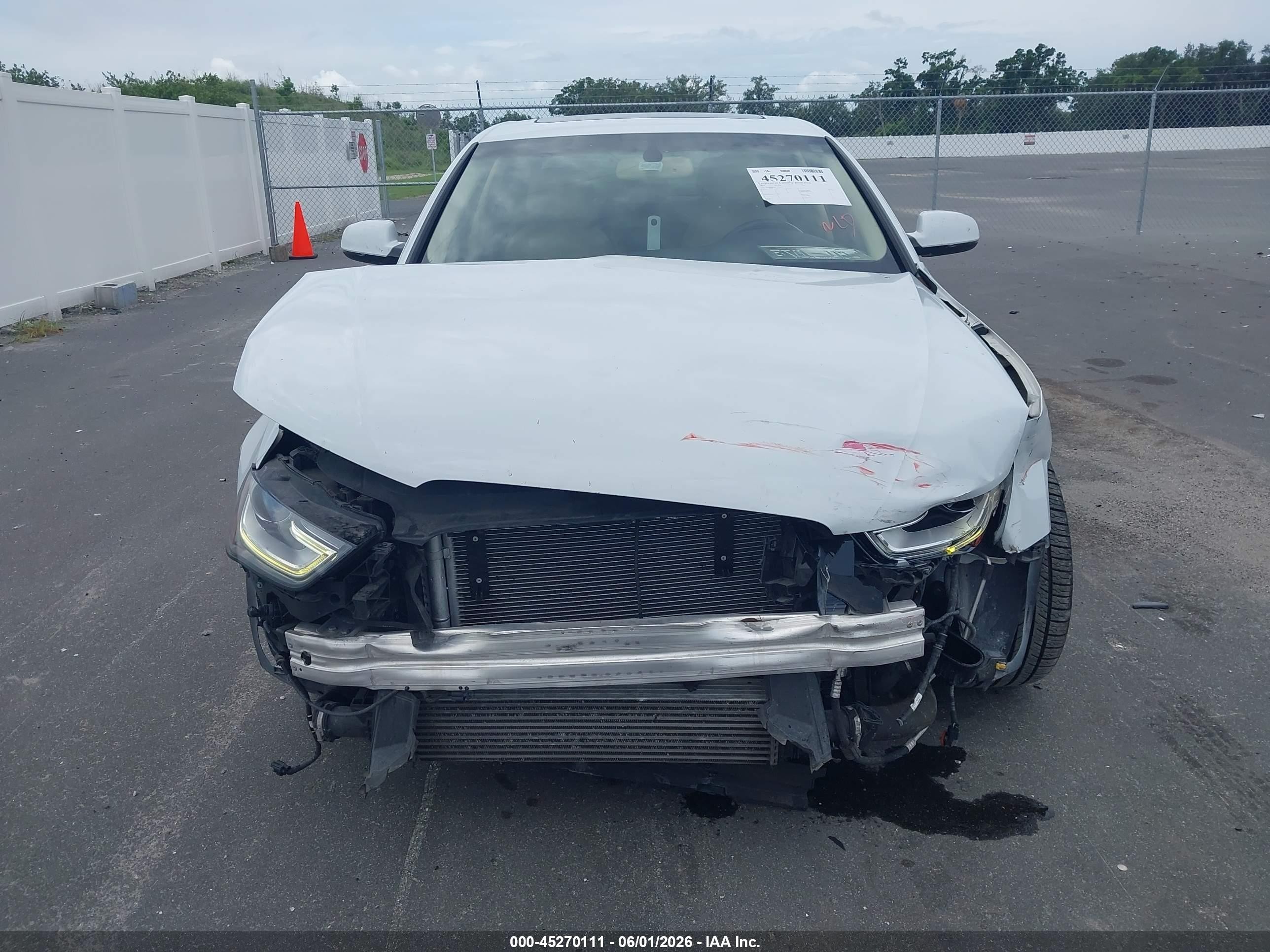 2015 Audi A4 2.0t Premium White vin: WAUEFAFL7FN016717