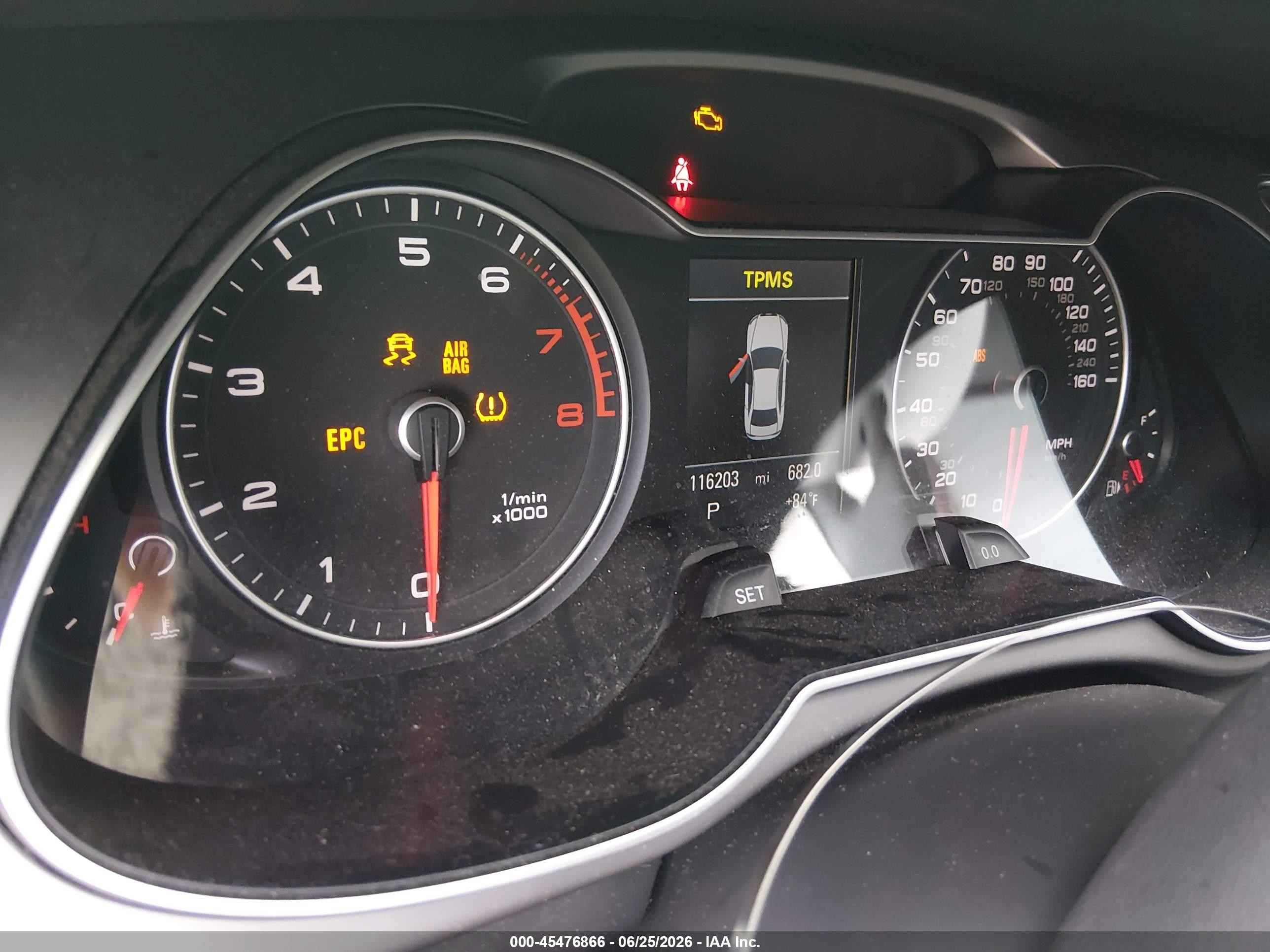2014 Audi A4 2.0t Premium Серебряный vin: WAUEFAFL8EN009533
