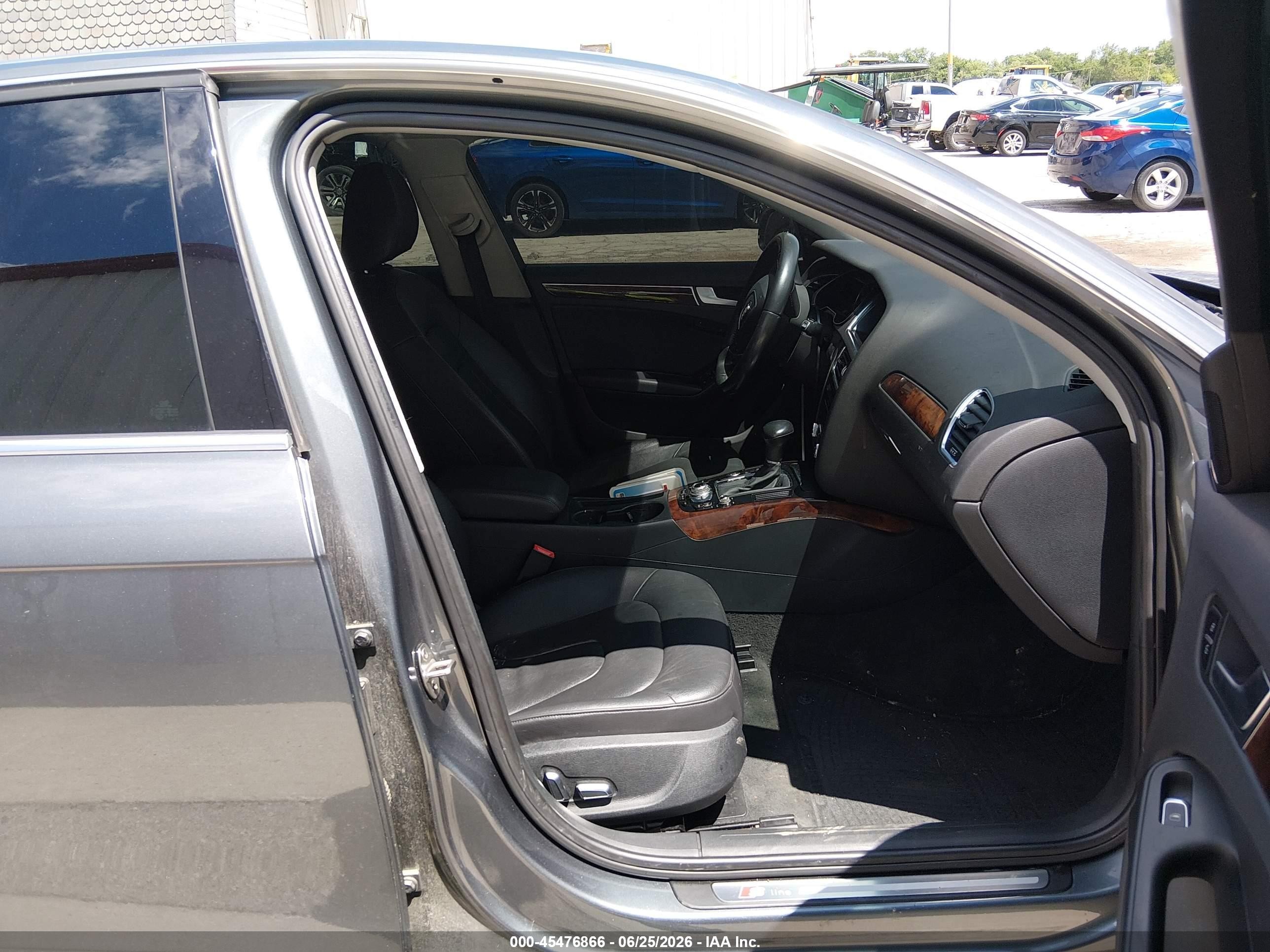2014 Audi A4 2.0t Premium Серебряный vin: WAUEFAFL8EN009533