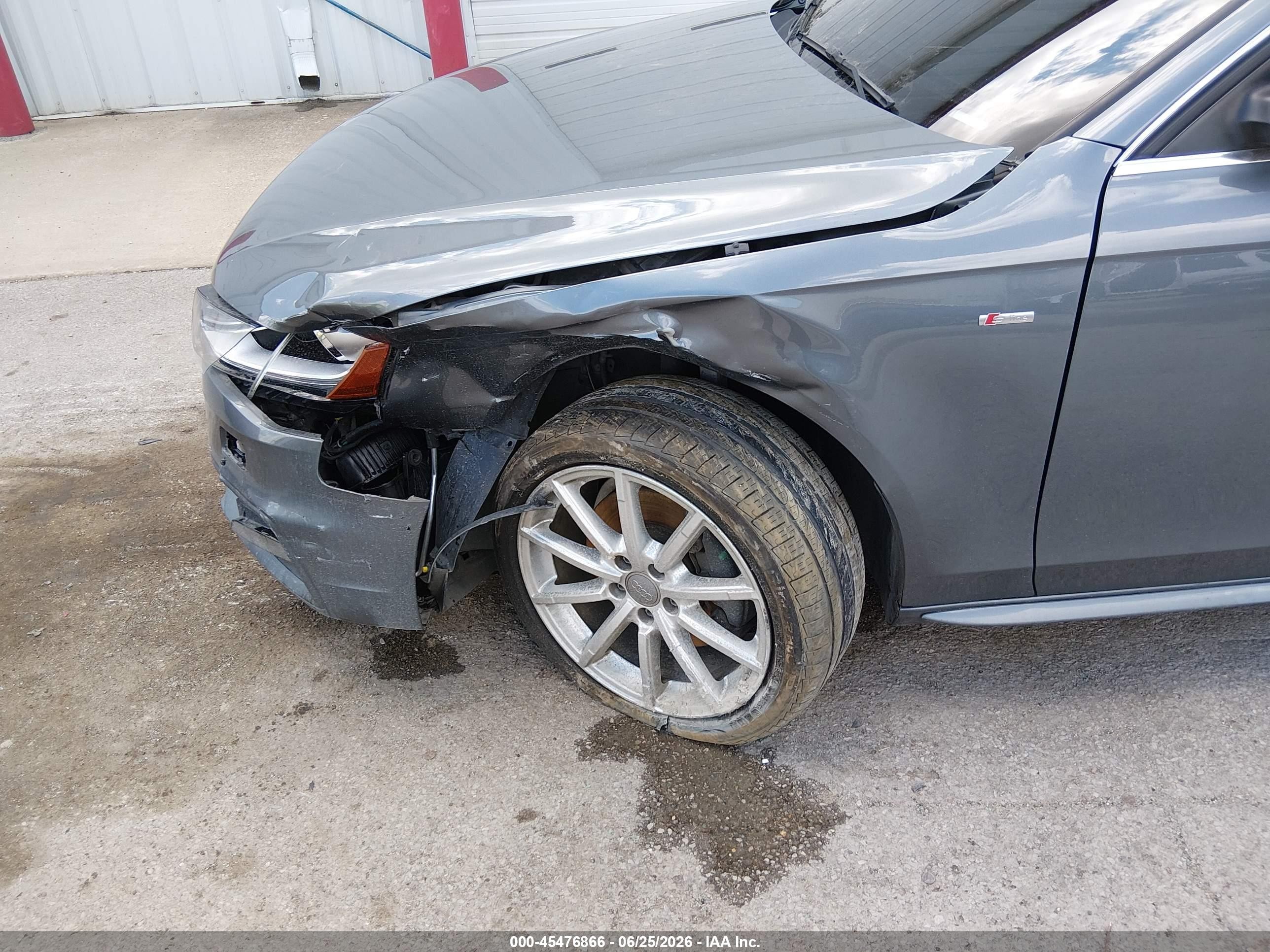 2014 Audi A4 2.0t Premium Серебряный vin: WAUEFAFL8EN009533