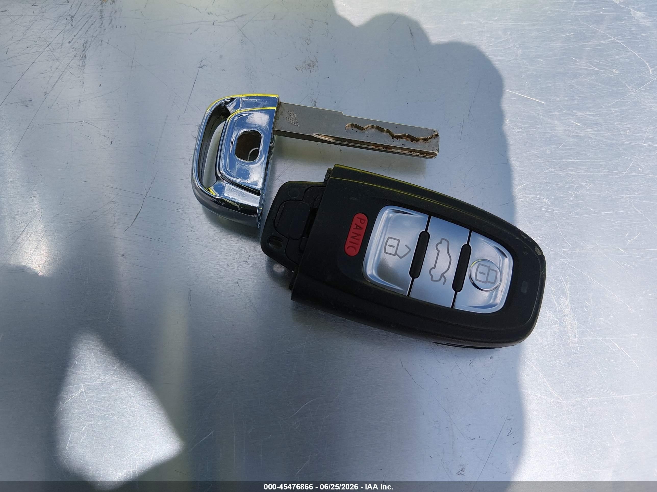 2014 Audi A4 2.0t Premium Серебряный vin: WAUEFAFL8EN009533
