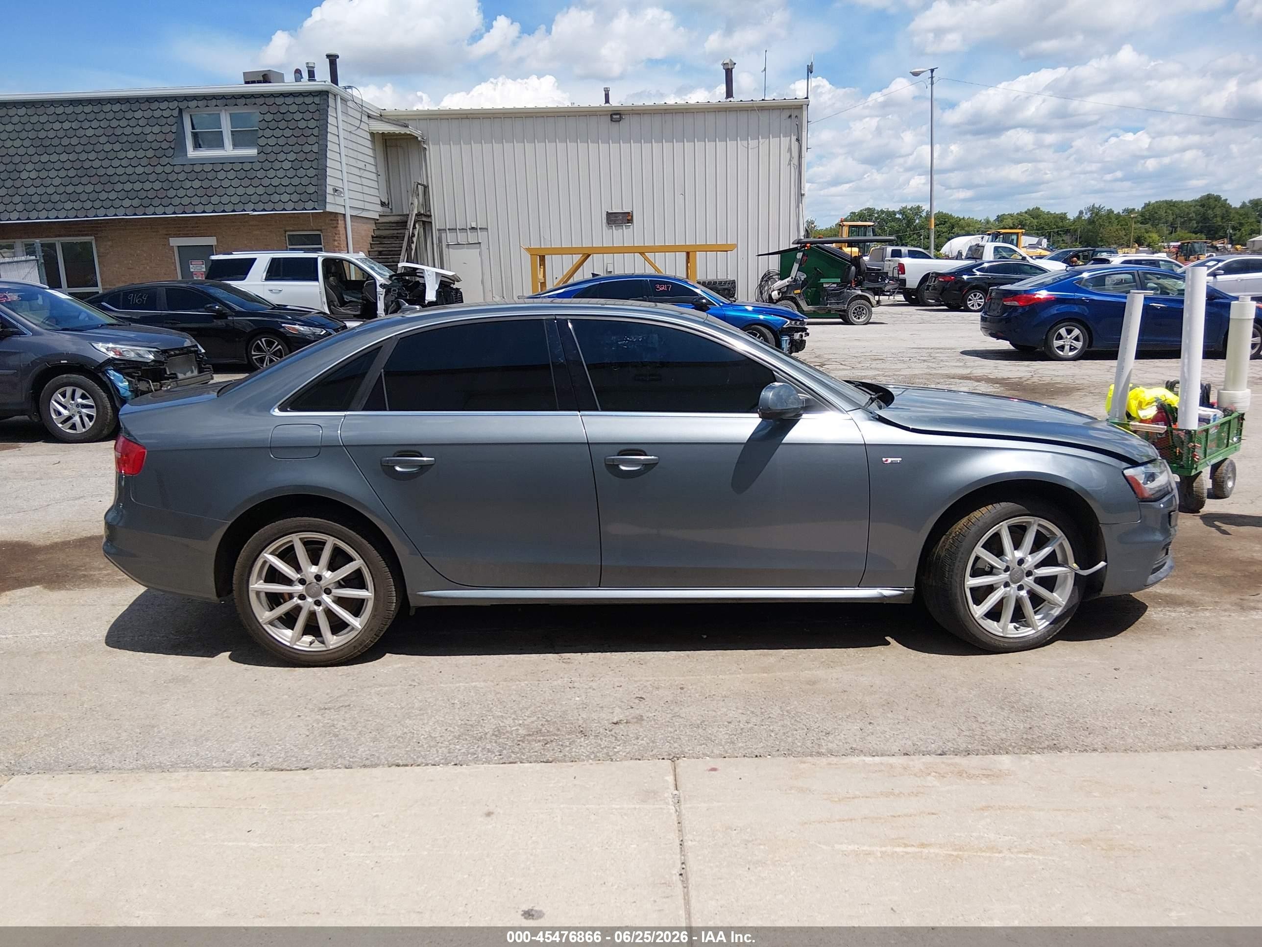 2014 Audi A4 2.0t Premium Серебряный vin: WAUEFAFL8EN009533