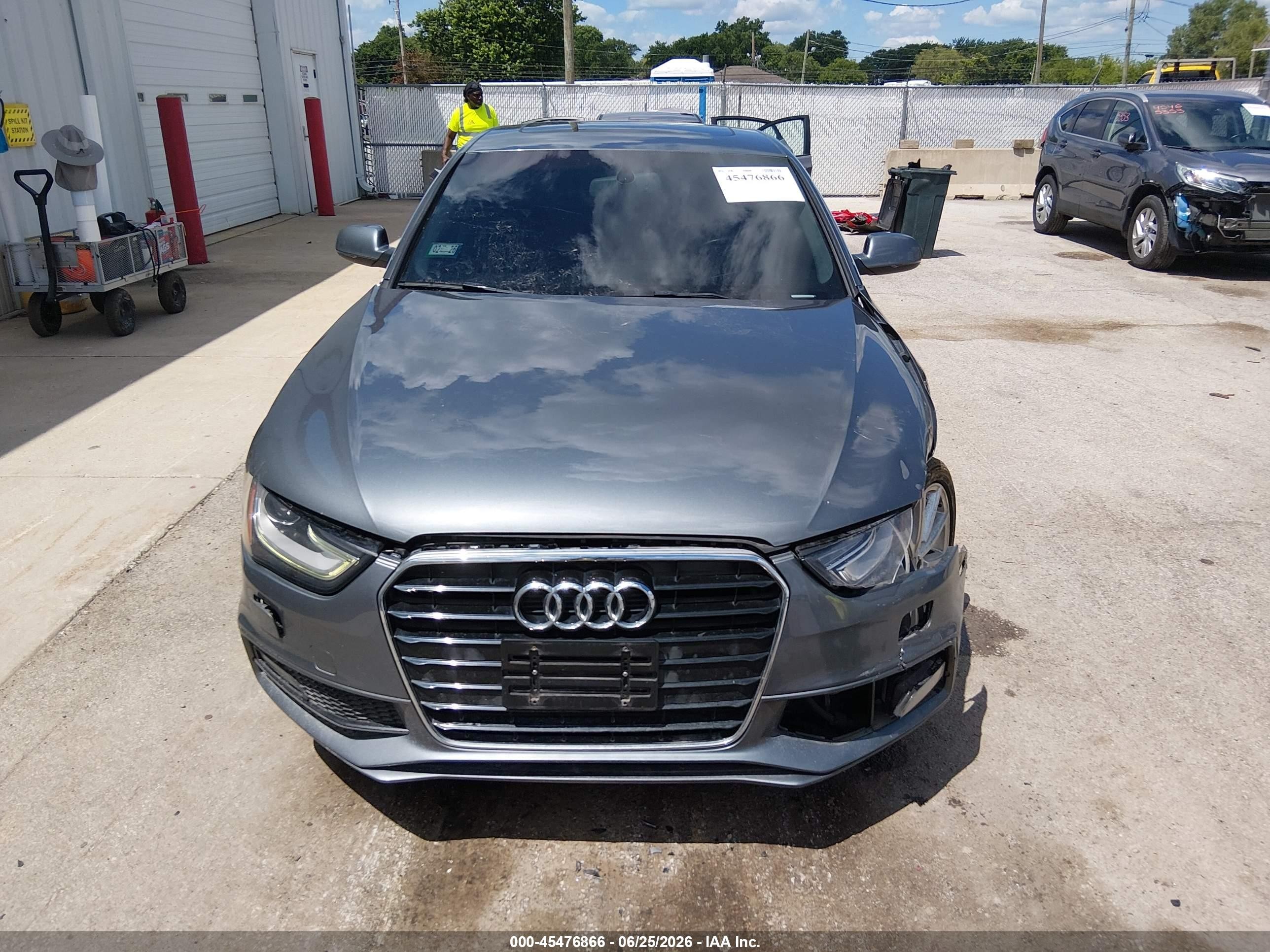 2014 Audi A4 2.0t Premium Серебряный vin: WAUEFAFL8EN009533