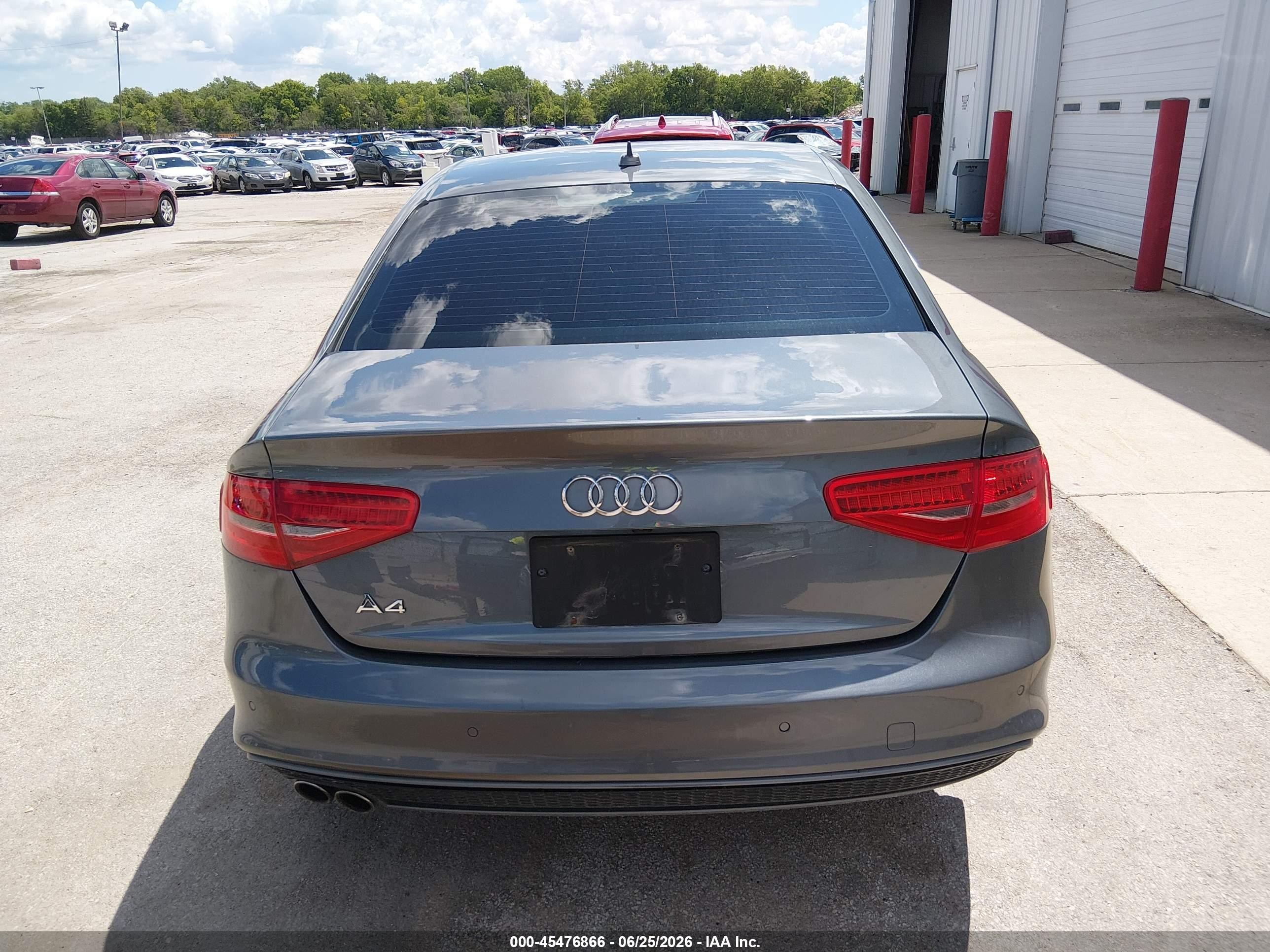 2014 Audi A4 2.0t Premium Серебряный vin: WAUEFAFL8EN009533