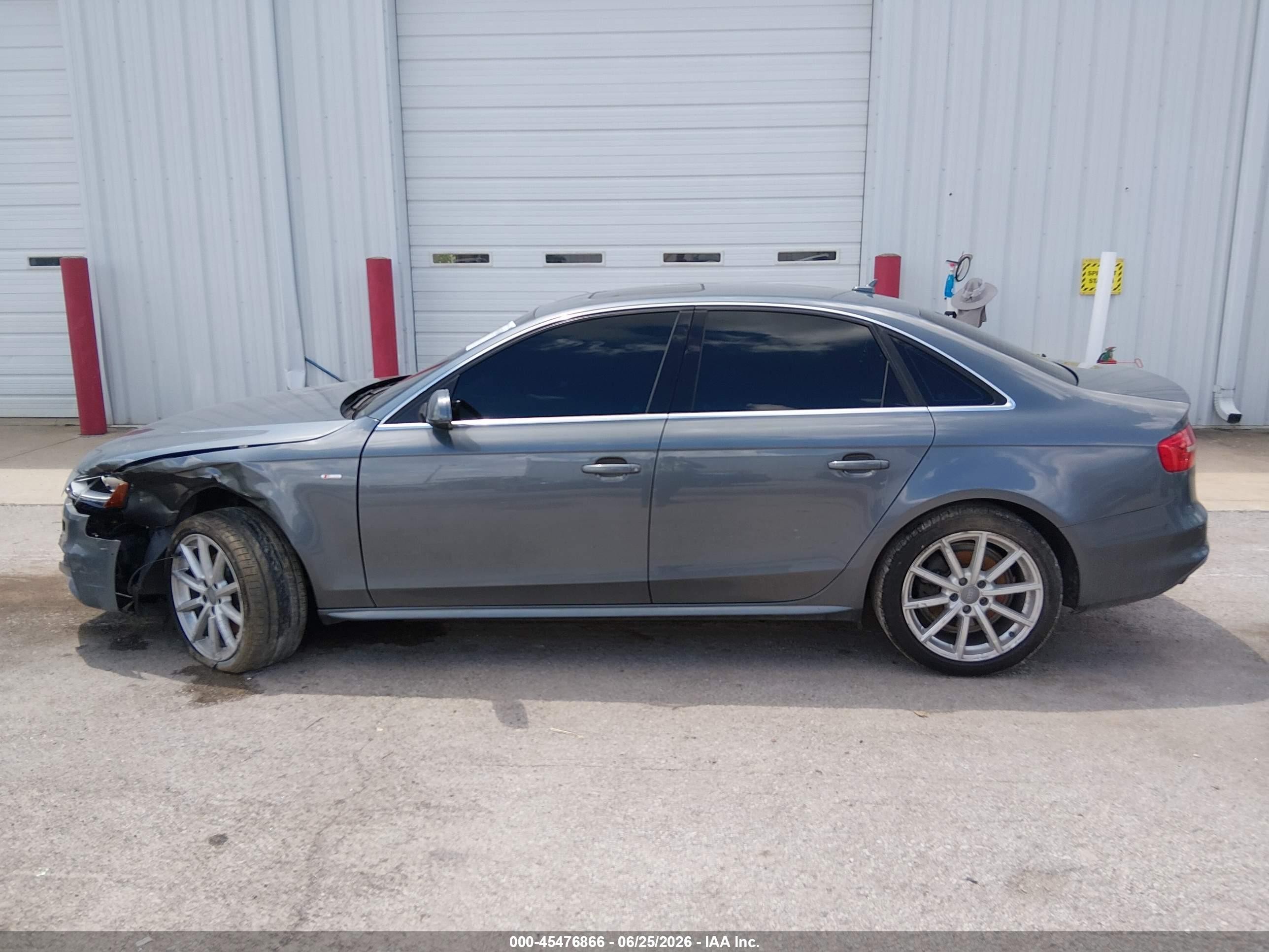 2014 Audi A4 2.0t Premium Серебряный vin: WAUEFAFL8EN009533
