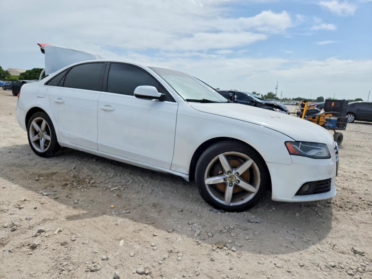 2011 Audi A4 Premium Plus White vin: WAUEFAFLXBN039449