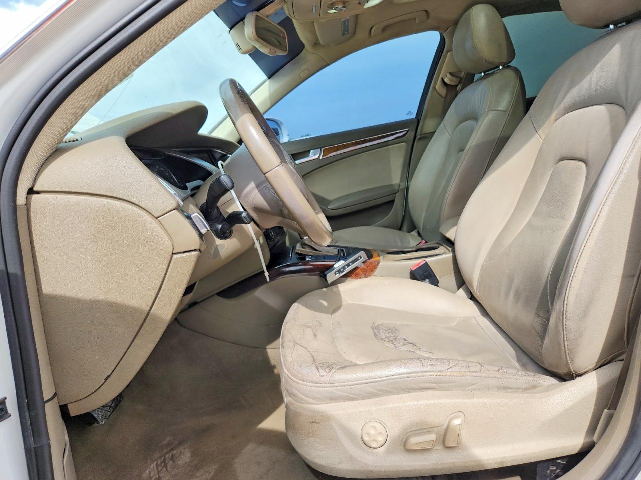 2011 Audi A4 Premium Plus White vin: WAUEFAFLXBN039449