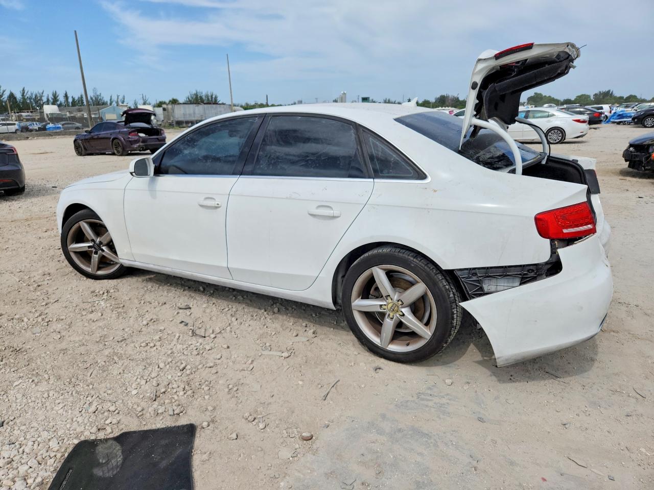 2011 Audi A4 Premium Plus White vin: WAUEFAFLXBN039449