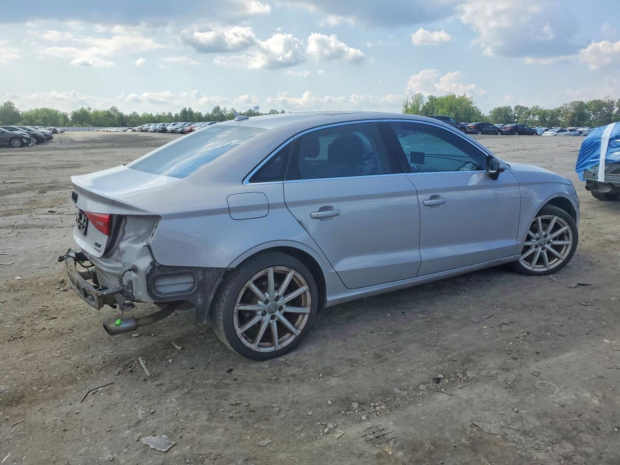 2015 Audi A3 Premium Plus Серебряный vin: WAUEFGFF1F1085231