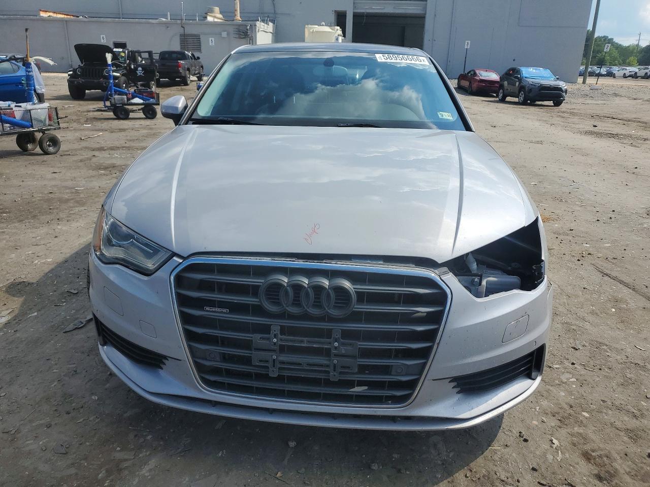 2015 Audi A3 Premium Plus Серебряный vin: WAUEFGFF1F1085231