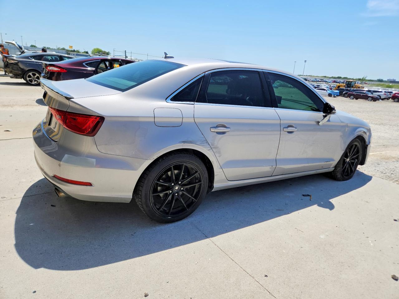 2015 Audi A3 Premium Plus Серебряный vin: WAUEFGFF2F1052867